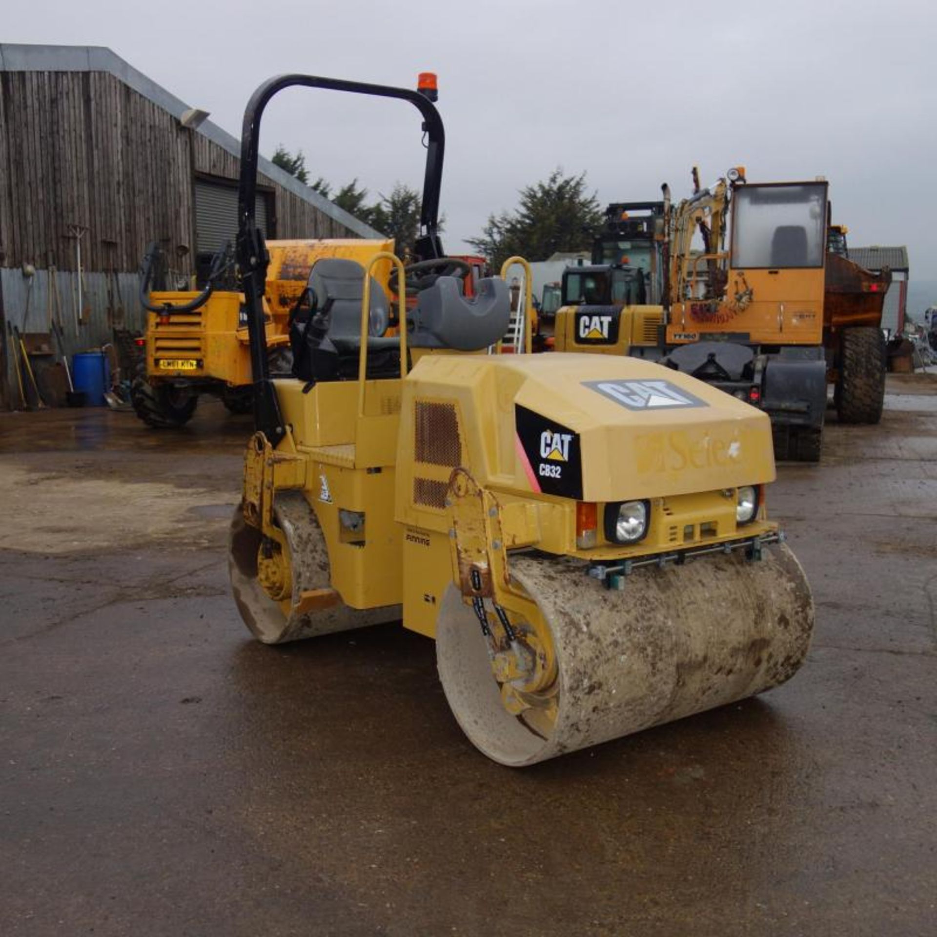 2011 CAT CB32 Roller