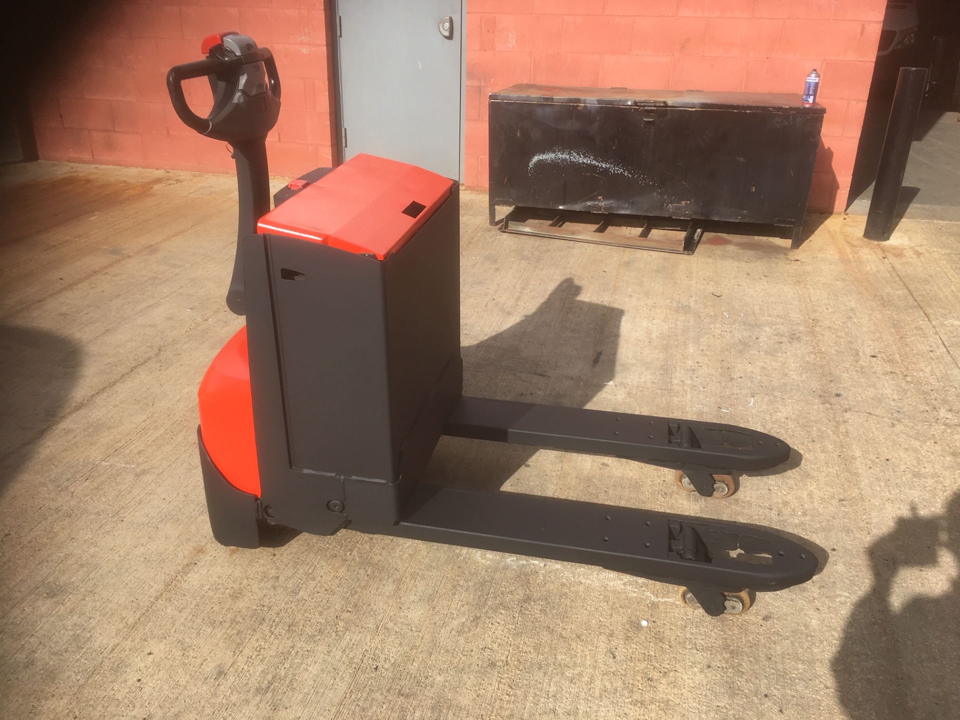 *No Reserve!* Toyota powered pallet truck - Image 4 of 4