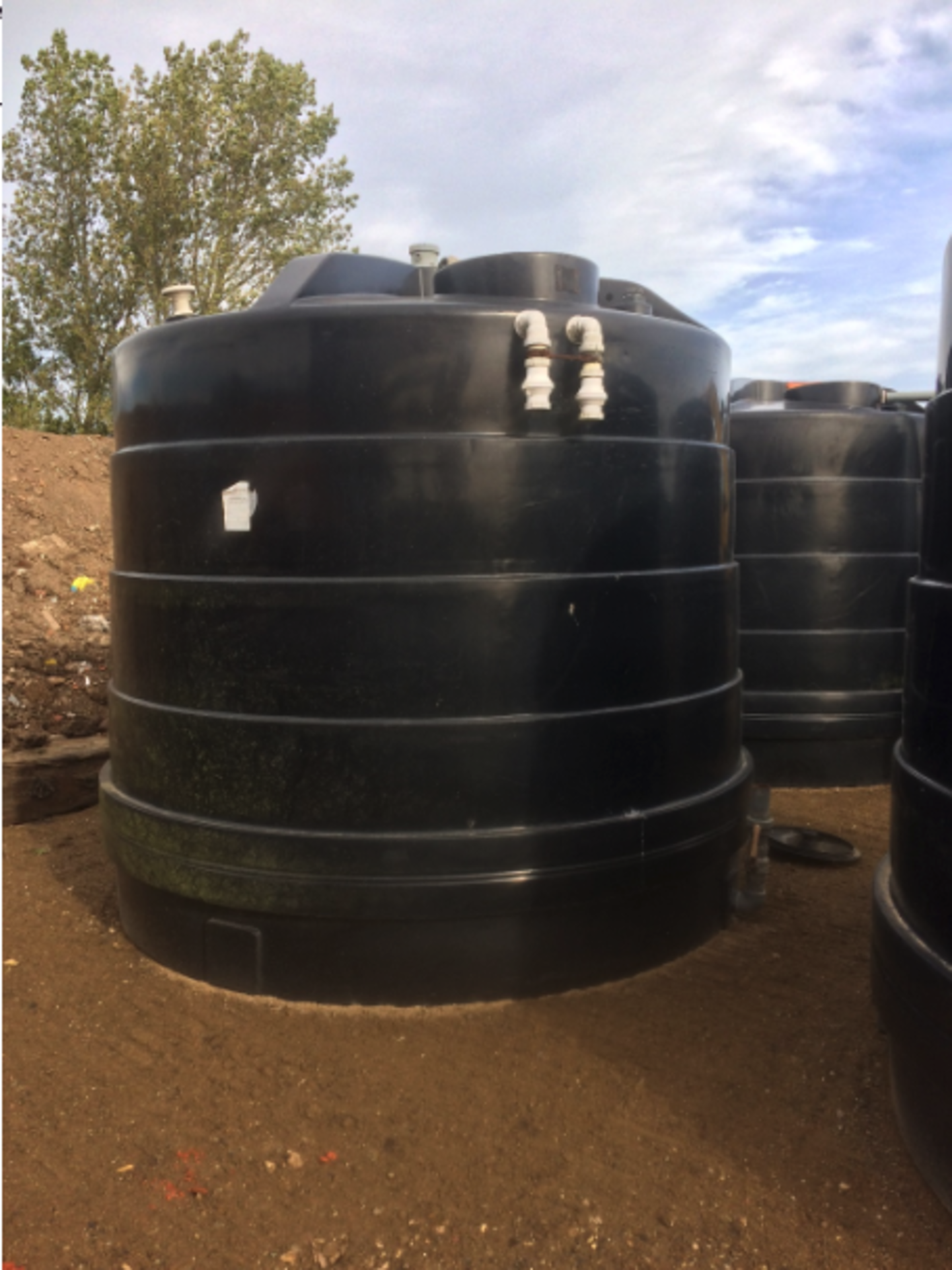 1 Portable storage water tank, 10,000 litres
