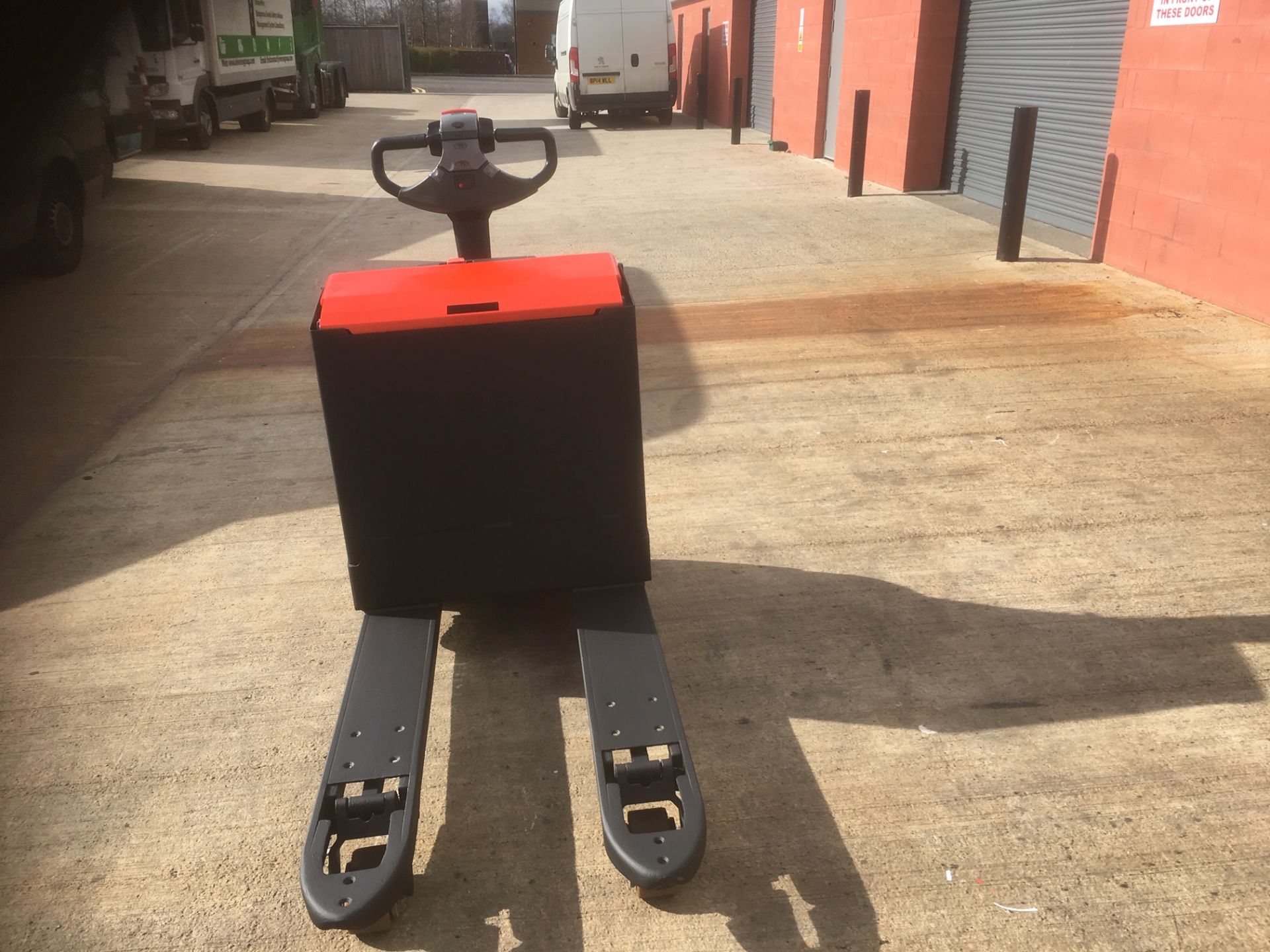 *No Reserve!* Toyota powered pallet truck