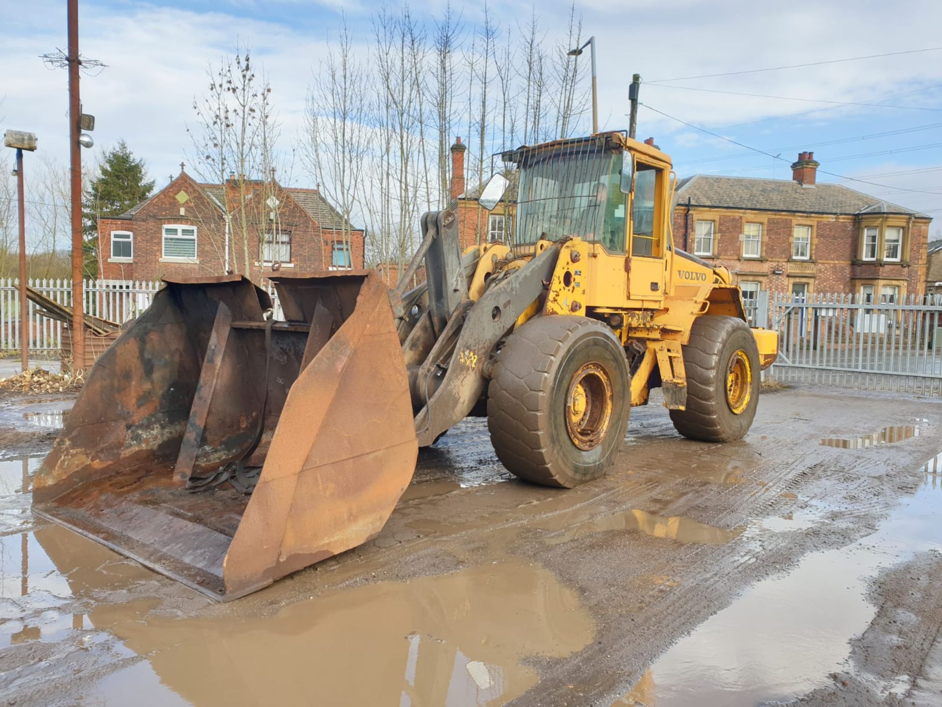 2007 Volvo L120E Loading Shovel - Image 2 of 3