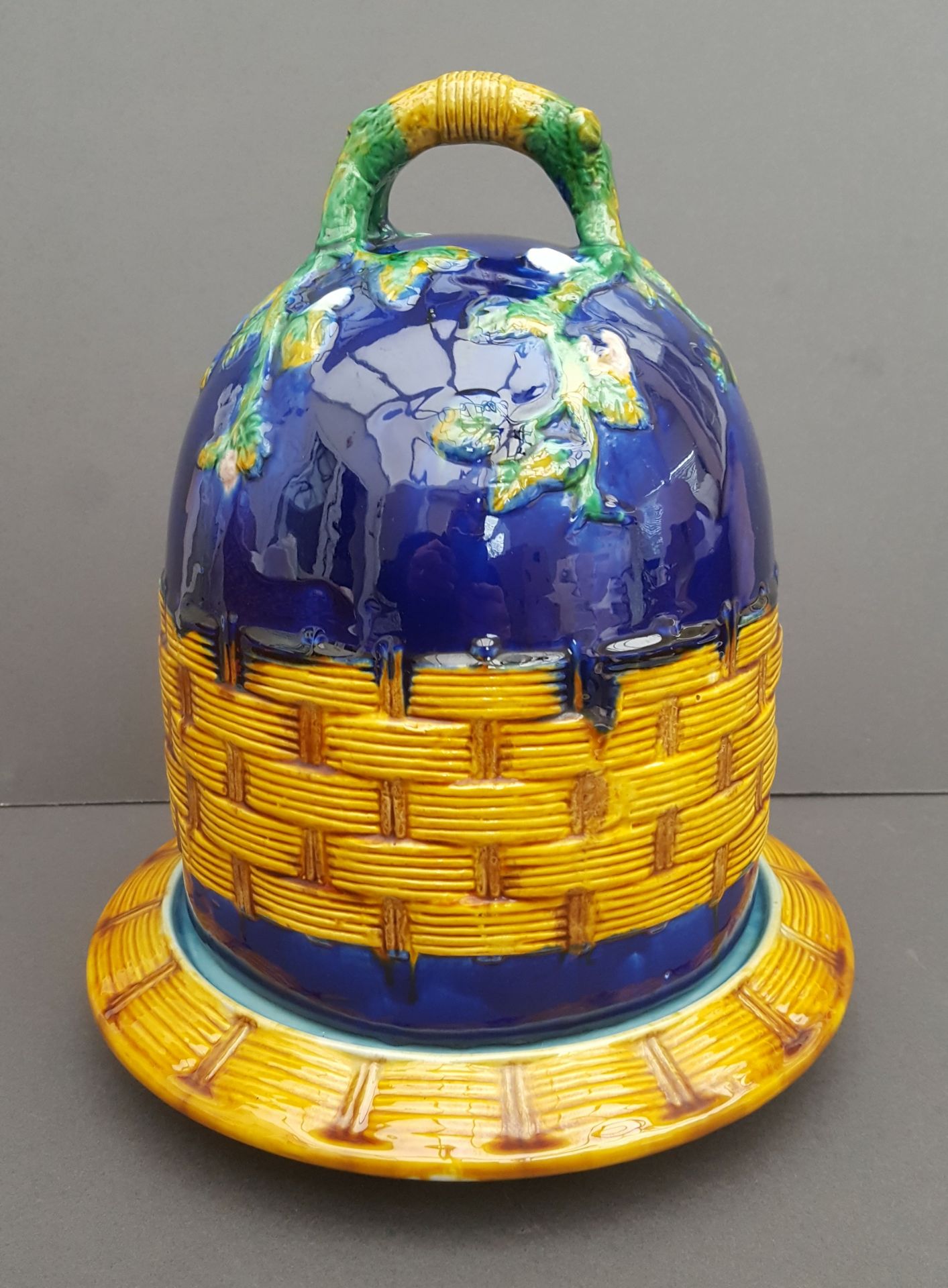 Antique Large Majolica Cheese Dish in the style of George Jones. Measures 26cm diameter by 32cm - Image 4 of 4