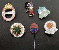 Vintage Retro Collection of 6 Enamel Badges Includes Robinsons Golfing Golly & Football Badges. Part