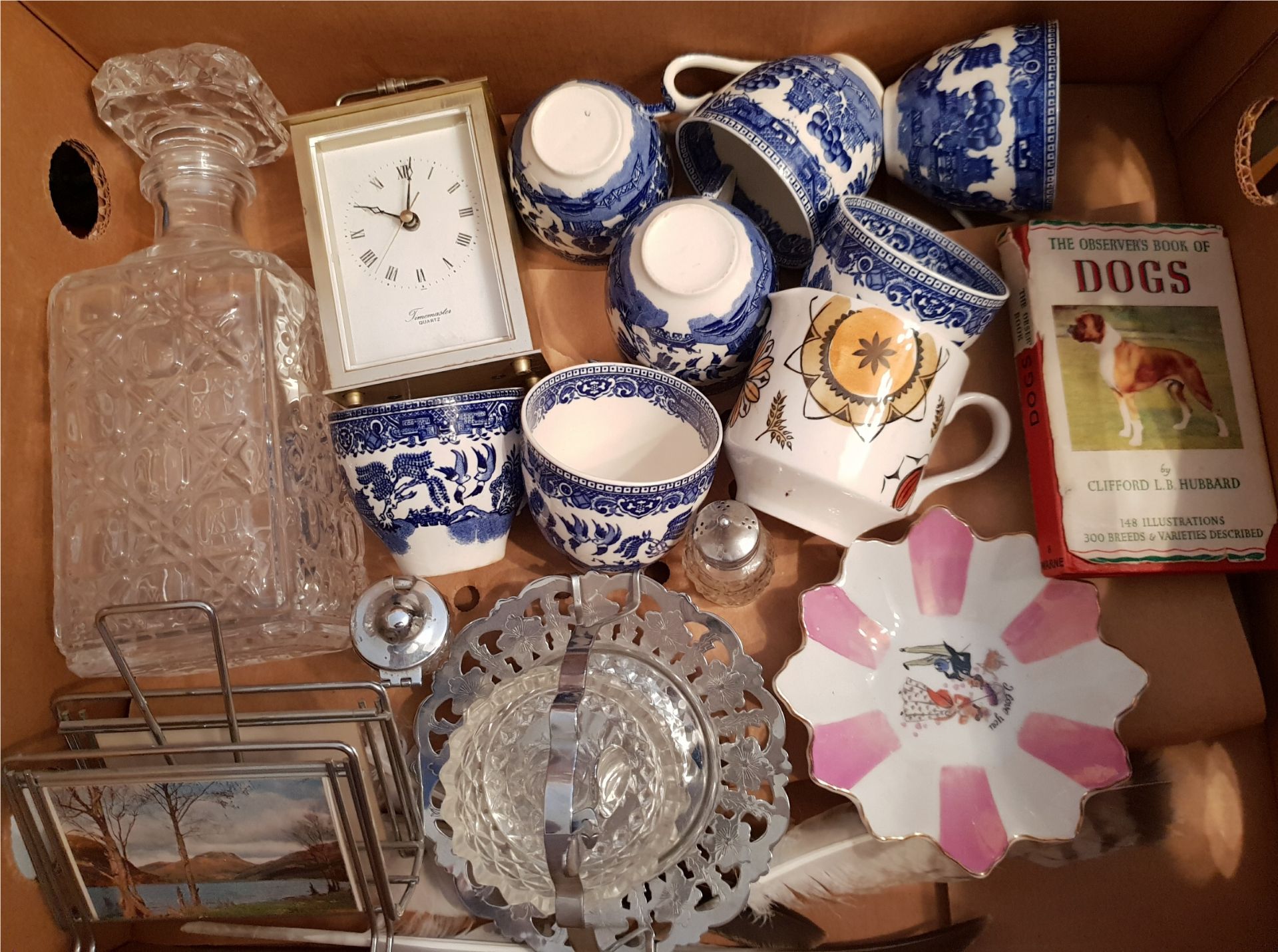 Vintage Retro Banana Box of Assorted Items Includes Blue & White Tea Cups Hats & Dog Related - Image 3 of 3