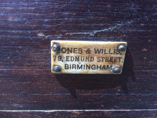 Antique Bishop’s chair with the inscription PRAISE YE THE LORD by Jones and Willis, Birmingham - Image 5 of 6