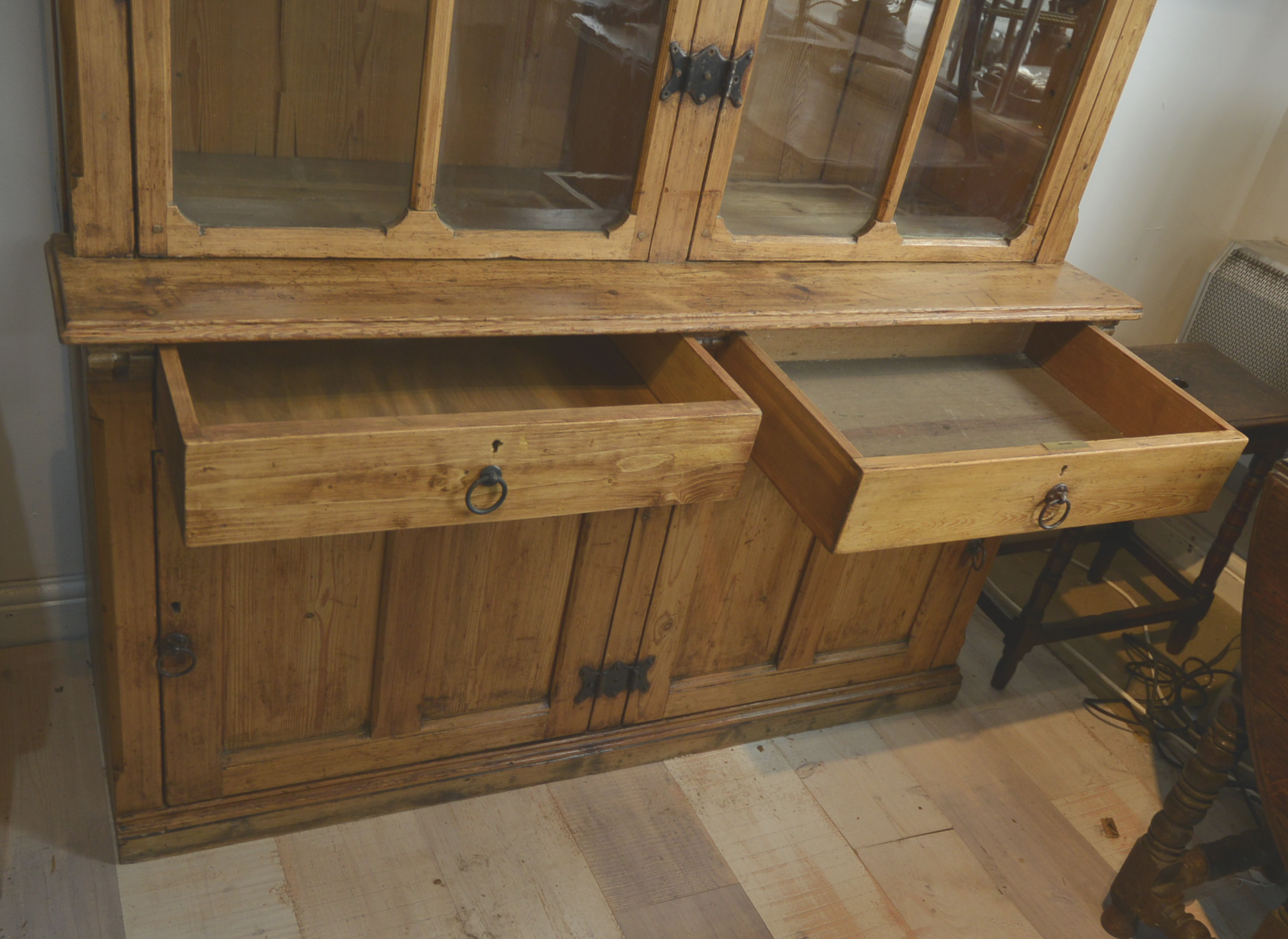 Arts and crafts kitchen pine dresser. - Image 3 of 3