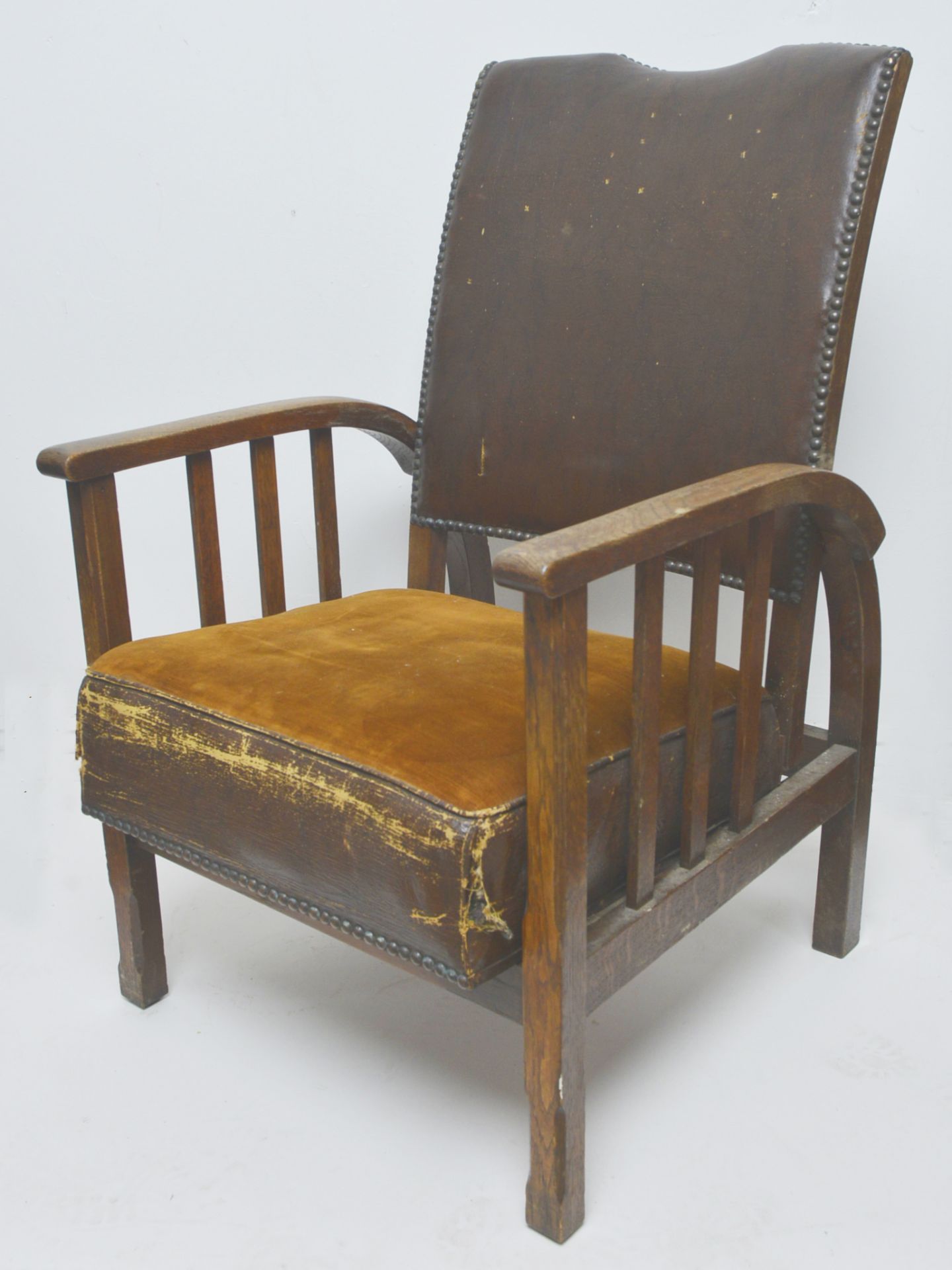 Arts and crafts 1930's quarter sawn Oak reclining Morris/Mission chair.