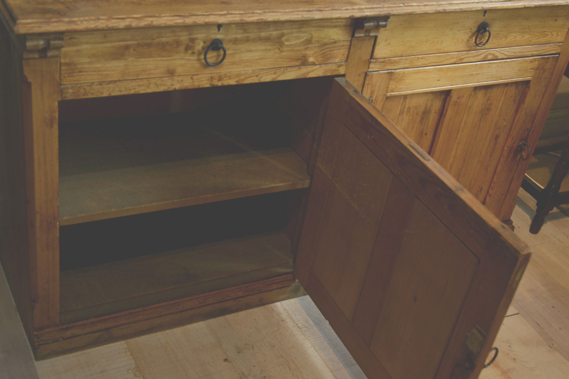 Arts and crafts kitchen pine dresser. - Image 2 of 3