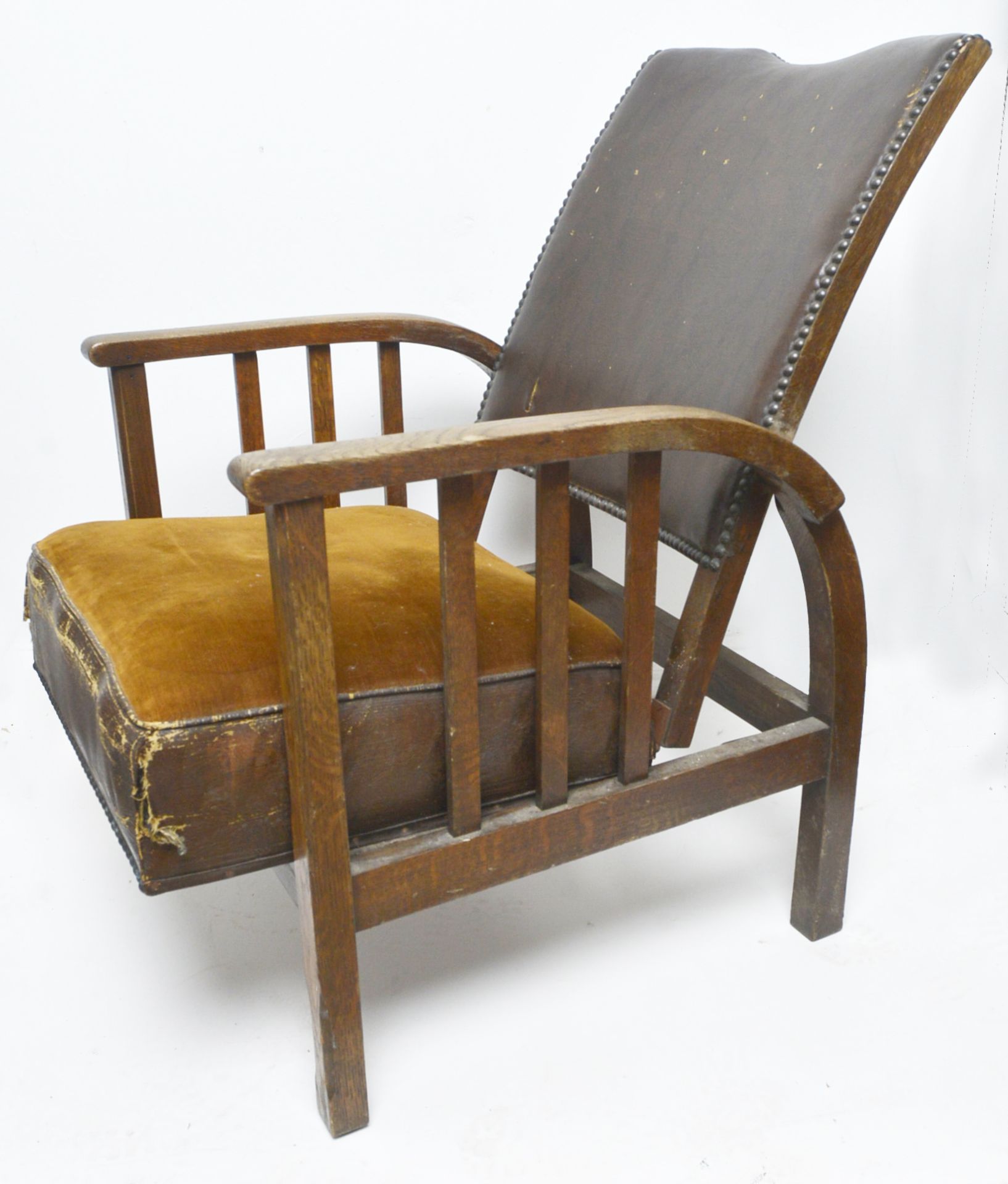 Arts and crafts 1930's quarter sawn Oak reclining Morris/Mission chair. - Image 3 of 4