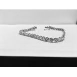 5.60ct diamond tennis style bracelet set with brilliant cut diamonds, I colour, Si3 clarity. 18ct