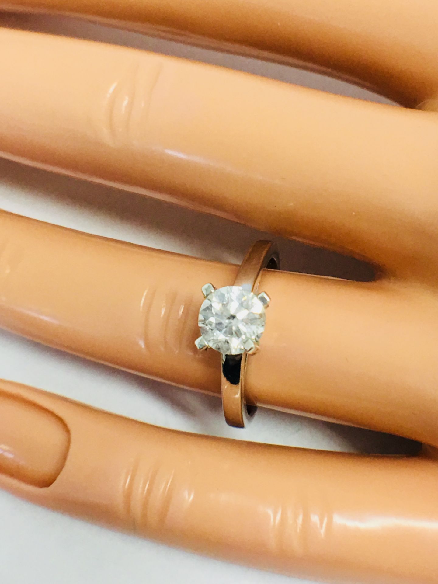 1.05ct diamond solitaire ring with a brilliant cut diamond. H colour and si3 clarity. Set in 18ct - Image 9 of 9