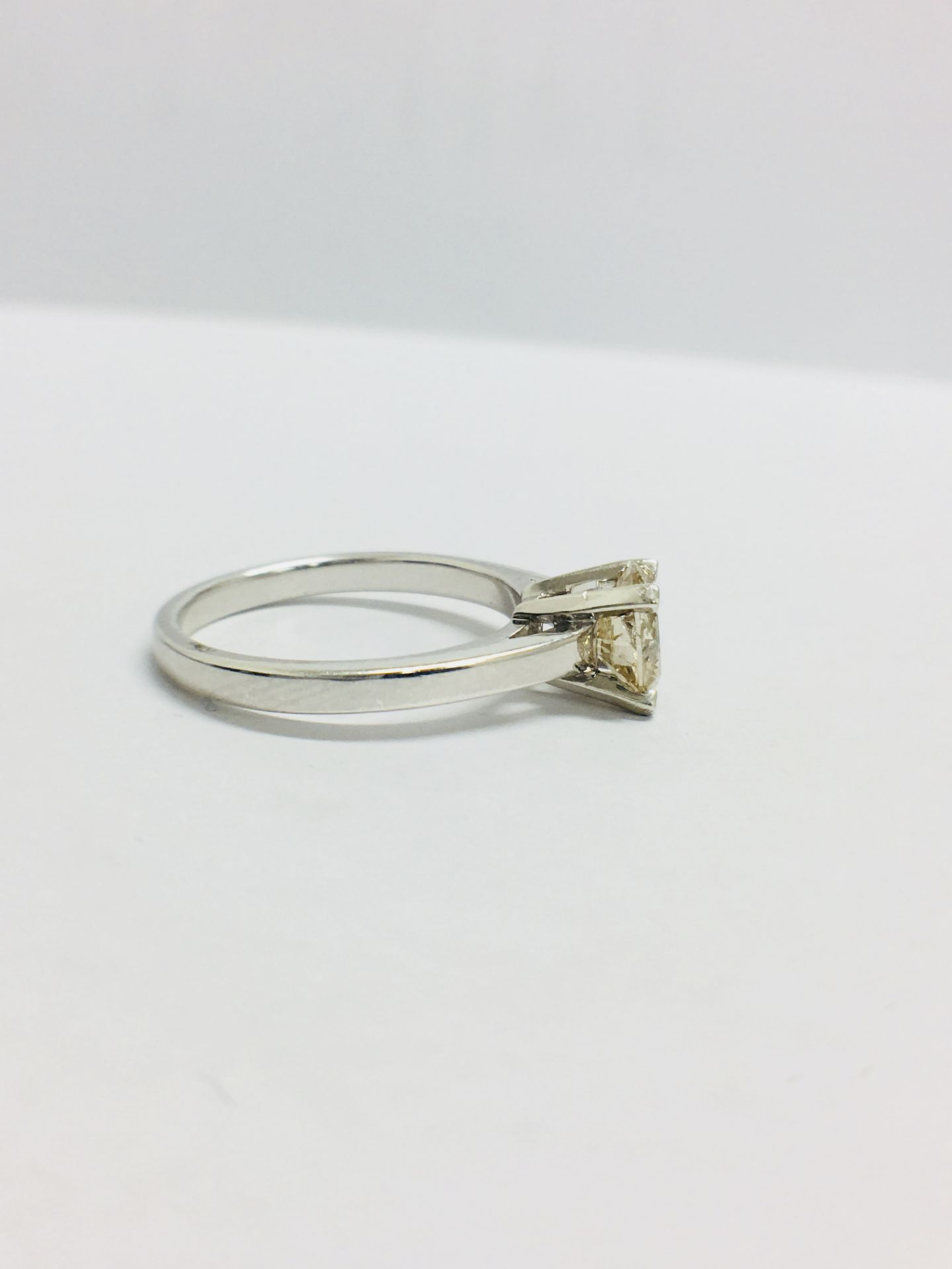 1.00ct diamond solitaire ring set in platinum. IKcolour and I1 clarity. 4 claw setting, size M. - Image 10 of 13