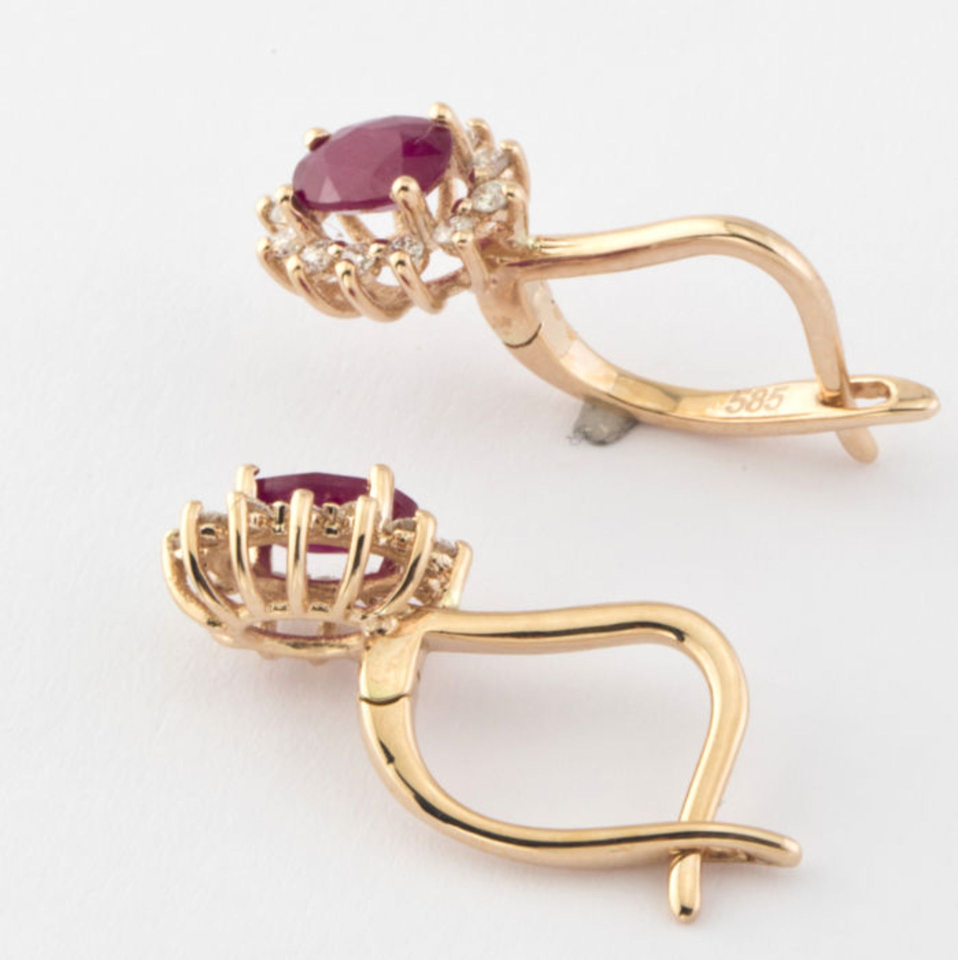 14K Pink Gold Cluster Earring set with 2 natural ruby and 24 brillant cut diamonds 1,30 ct in total - Image 6 of 7