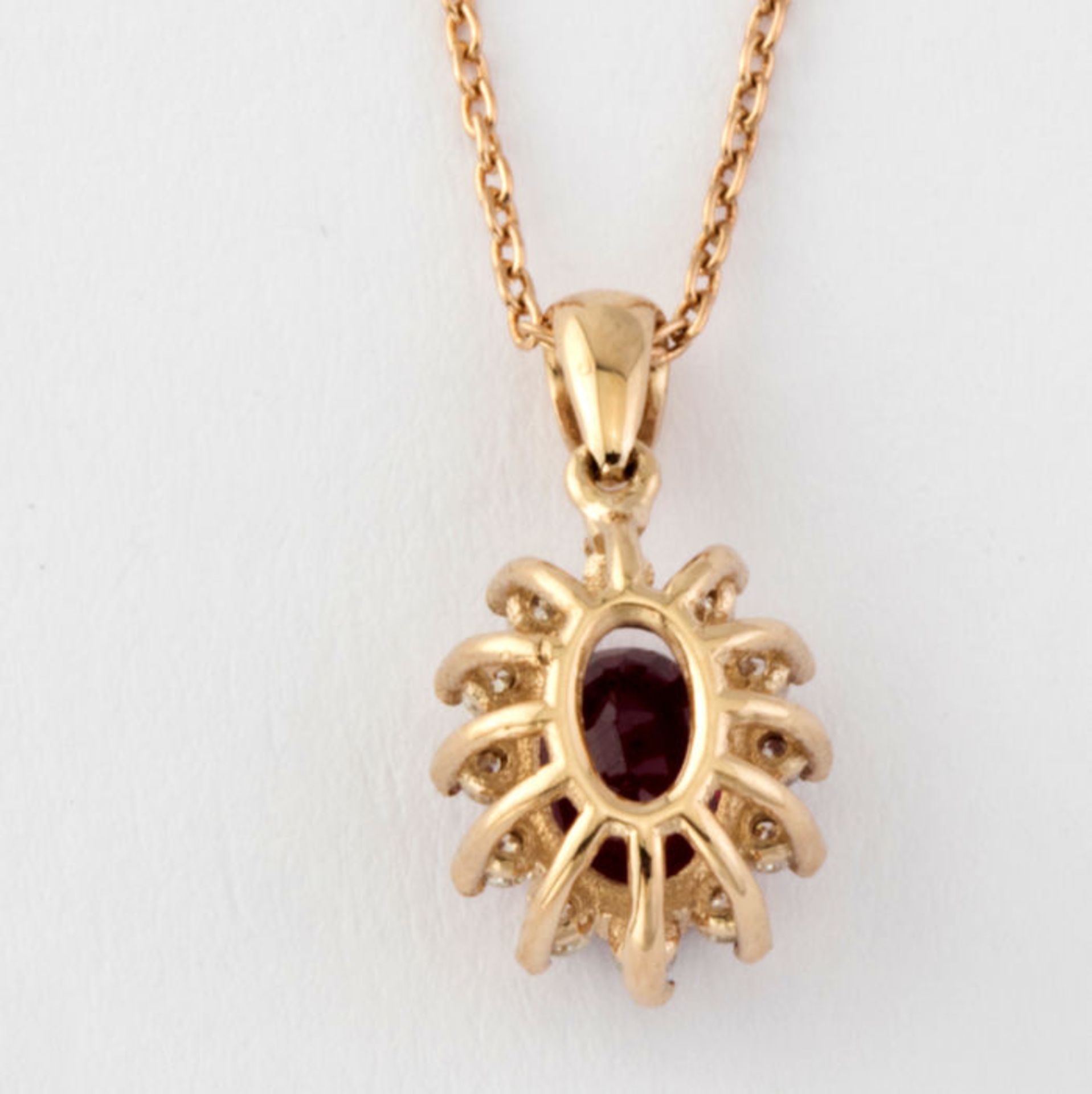 14K Pink Gold Cluster Pendant set with a natural ruby and 12 brilliant cut diamond 0,65ct in total - Image 5 of 5