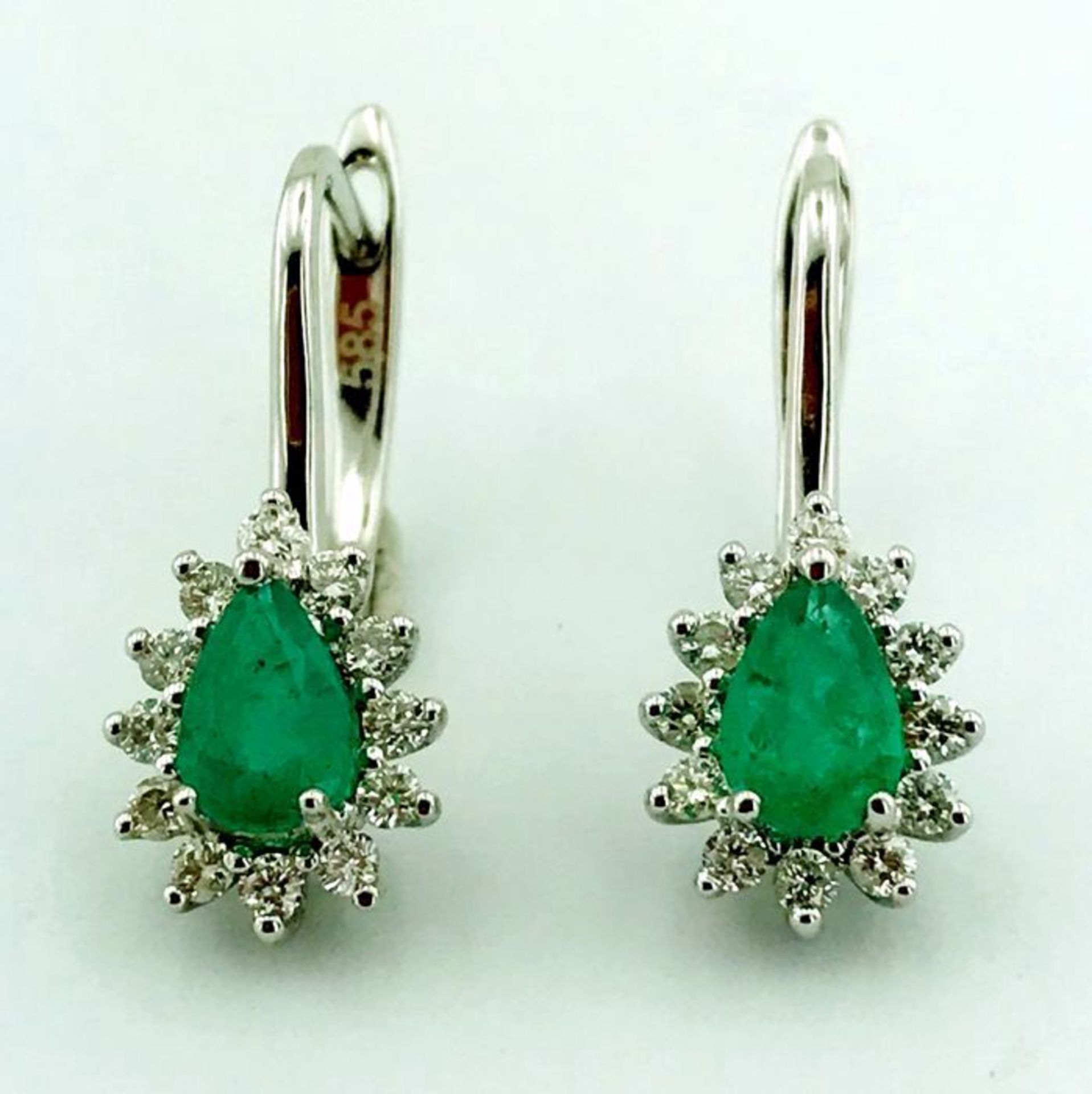 14K White Gold Cluster Earring set with emerald and brillant cut diamonds - 21 mm - Image 6 of 6