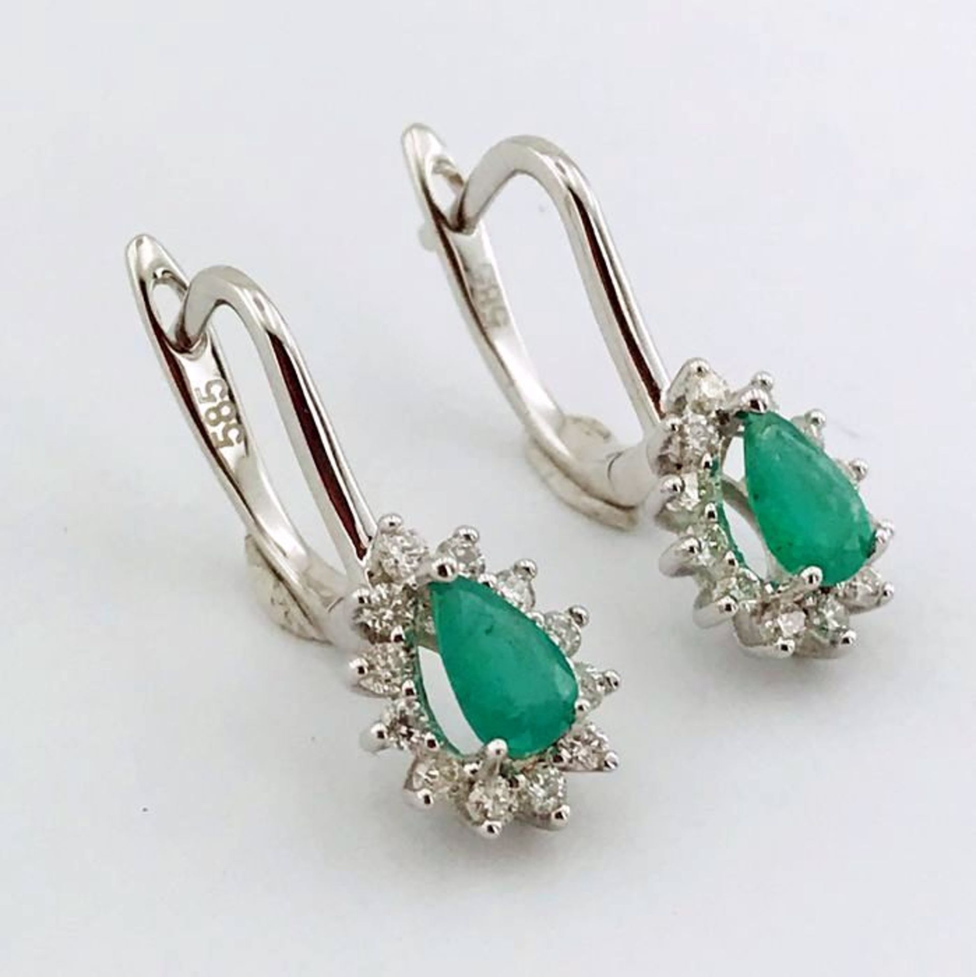 14K White Gold Cluster Earring set with emerald and brillant cut diamonds - 21 mm