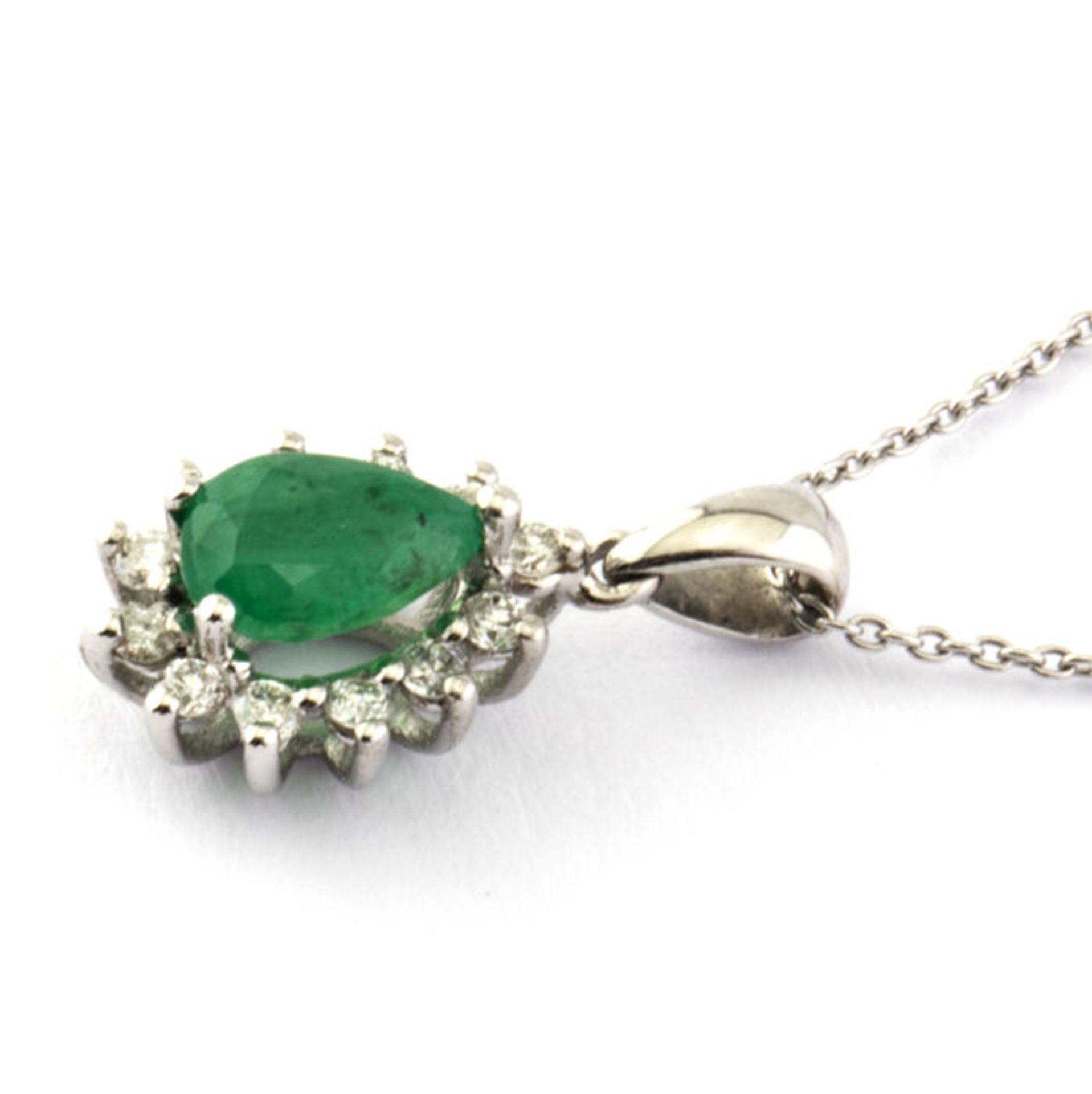 14K White Gold Cluster Pendant set with a natural emerald and 12 brilliant cut diamonds - Image 2 of 4