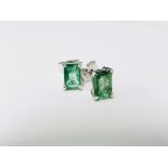 1.40ct stud earrings in platinum 950. 2 rectangular cut emeralds ( treated ) set in a simple 4