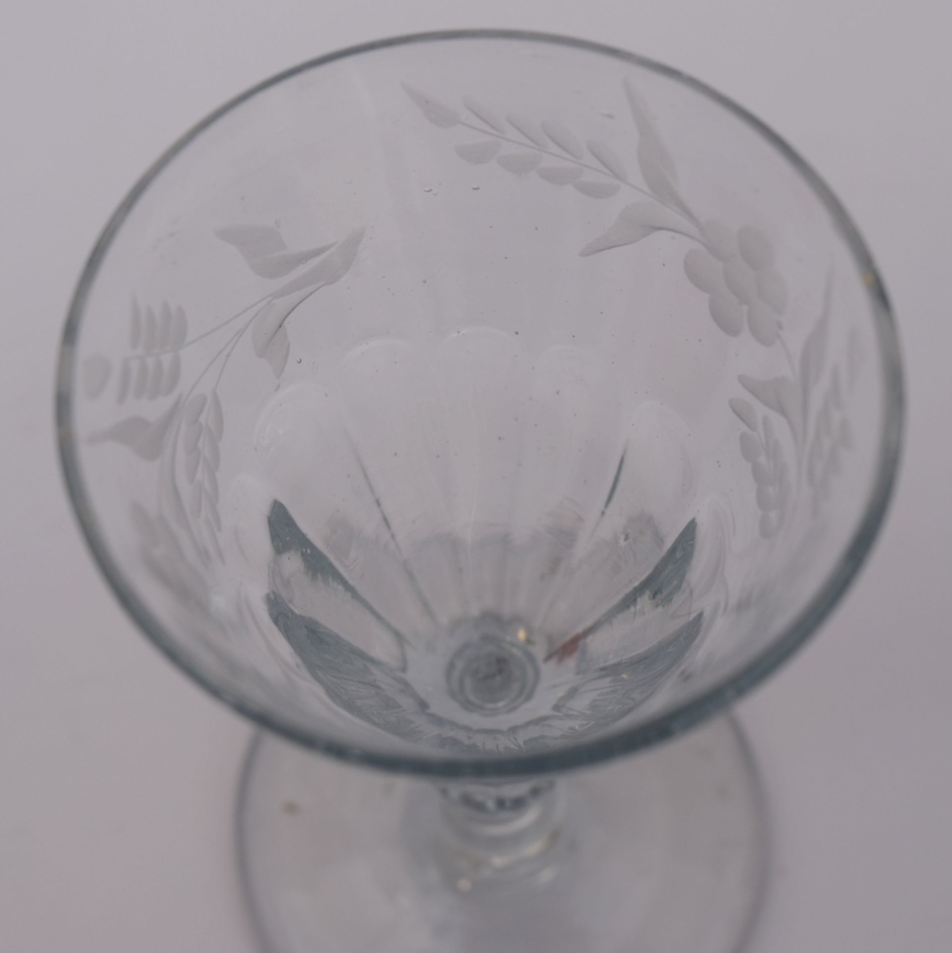 2 Victorian Engraved Wine Glasses - Image 3 of 6