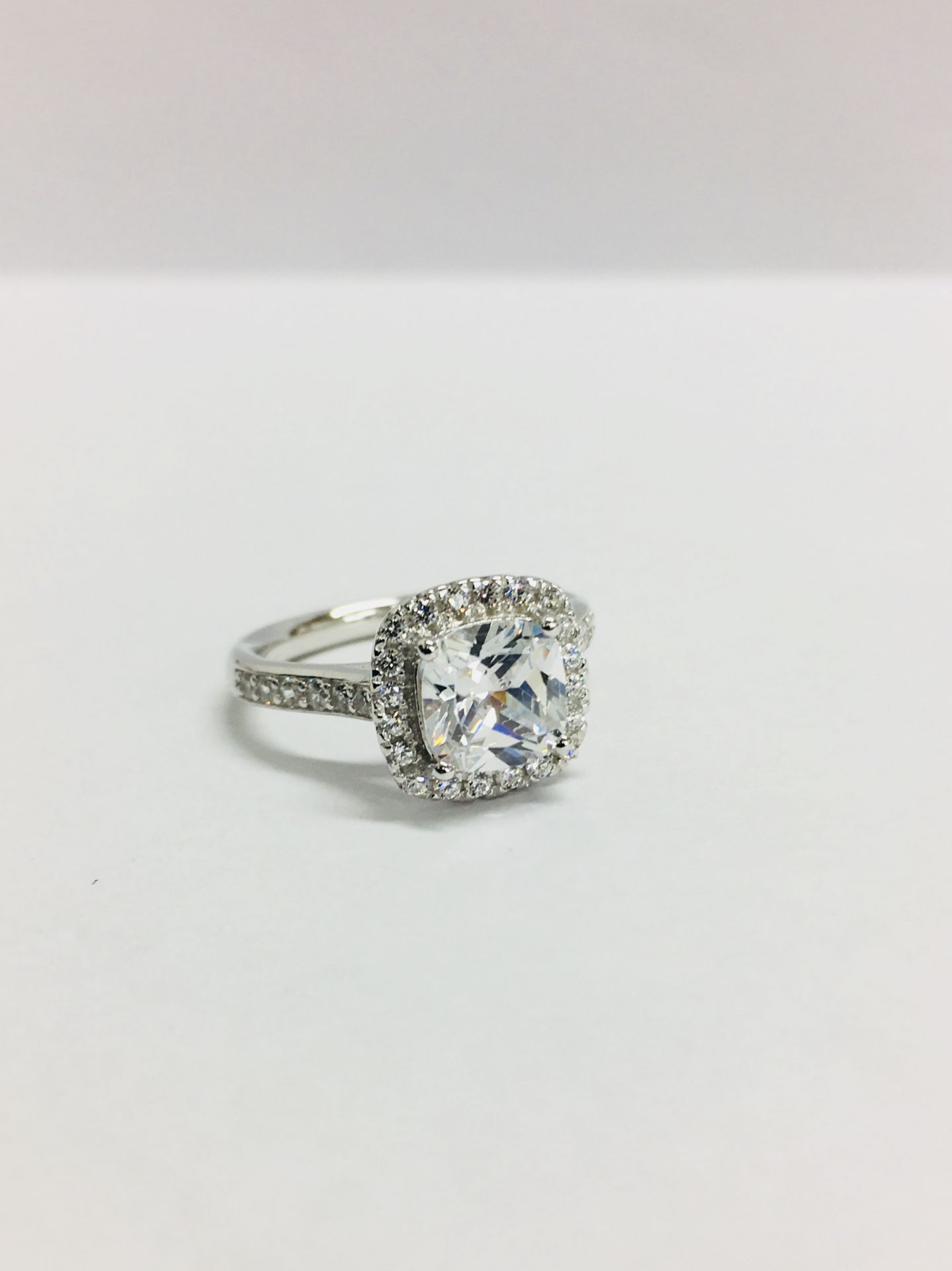 1.00ct diamond set solitaire with a cushion cut diamond, I colour Vvs2 clarity. Set in platinum with - Image 6 of 6