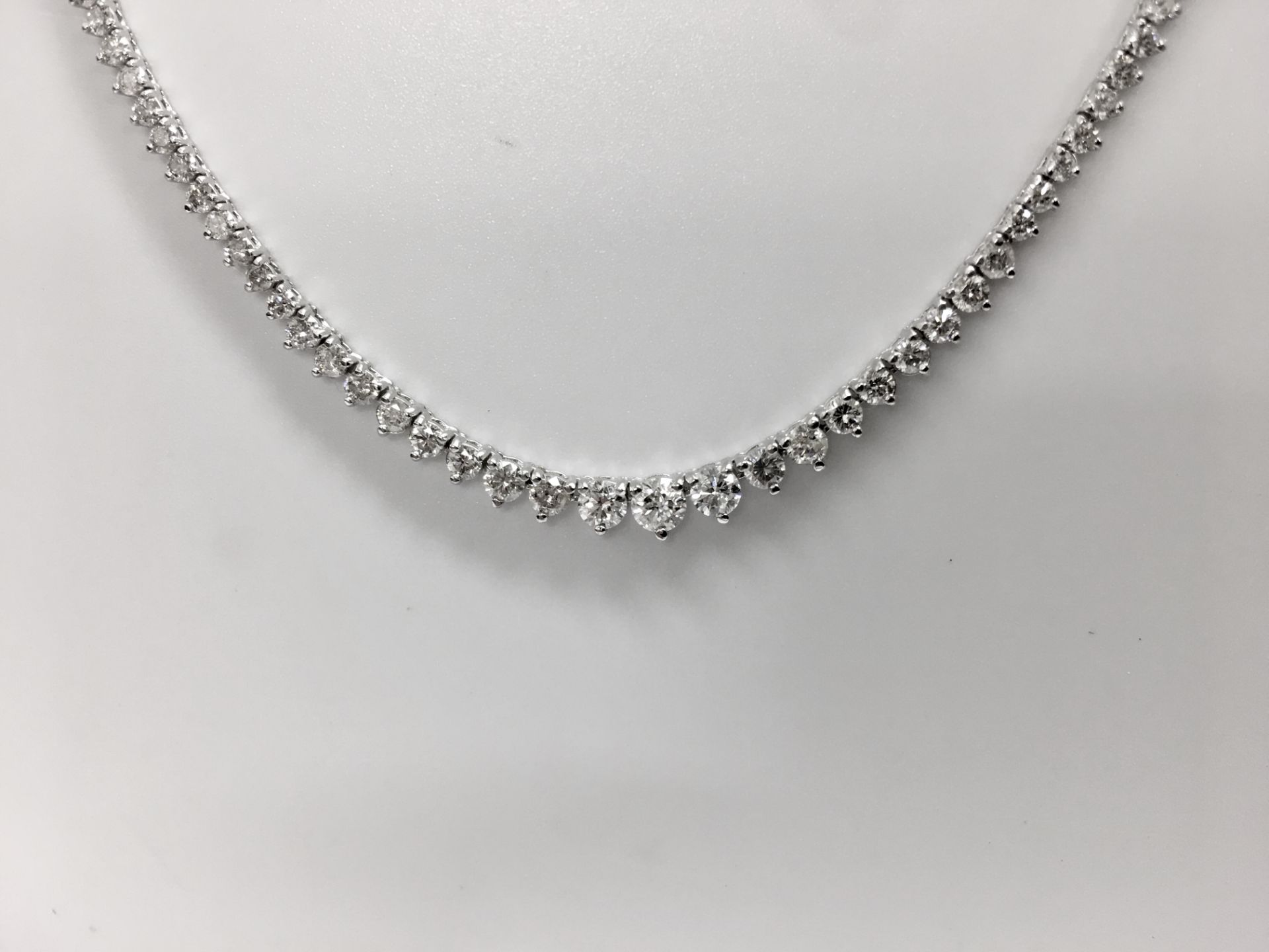 15ct Diamond tennis style necklace. 3 claw setting. Graduated diamonds, G colour, Si1 clarity