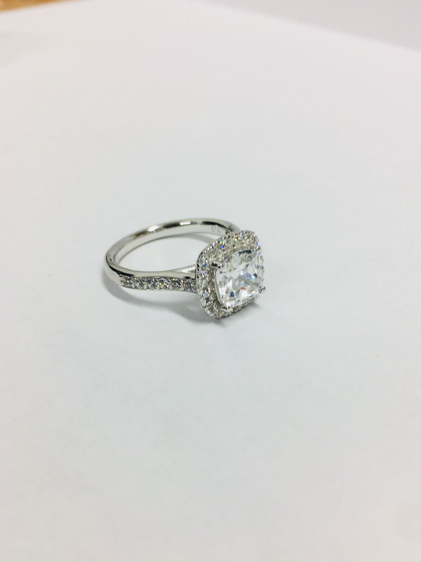 1.00ct diamond set solitaire with a cushion cut diamond, I colour Vvs2 clarity. Set in platinum with - Image 5 of 6