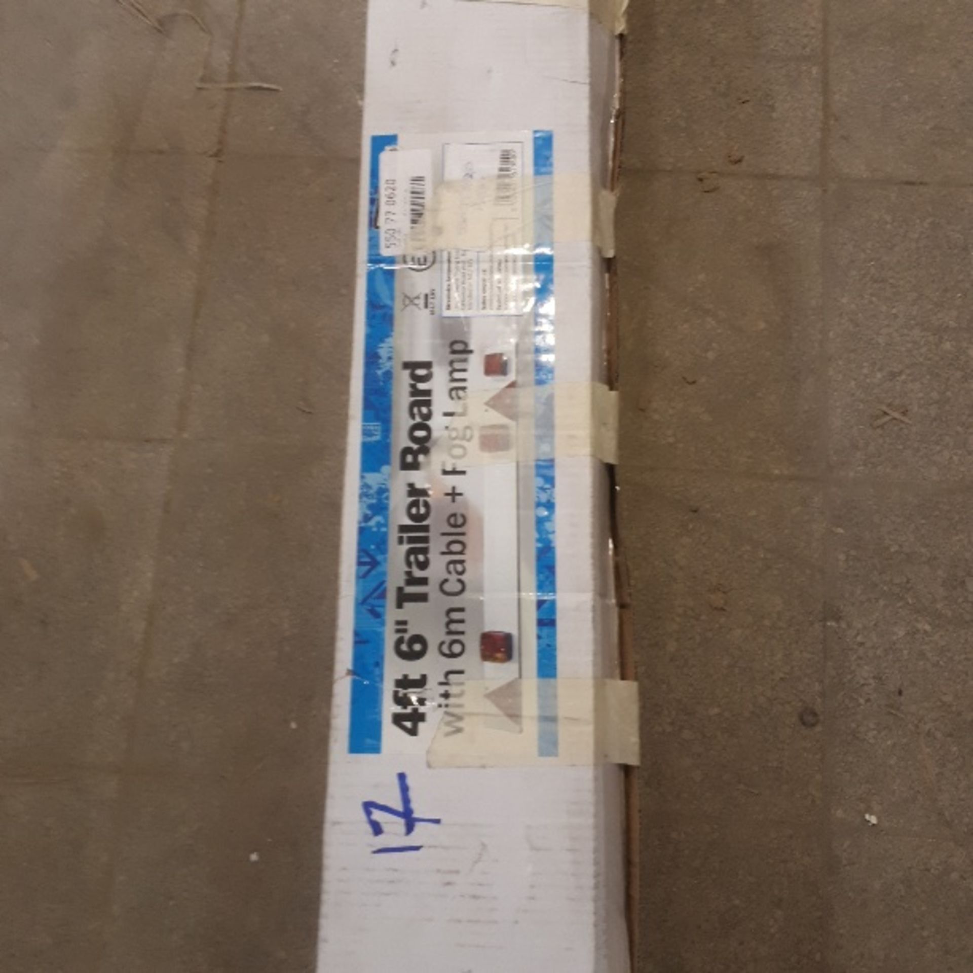 Unchecked & Untested 4ft 6ins trailer board & 6m cable and Fog lamp