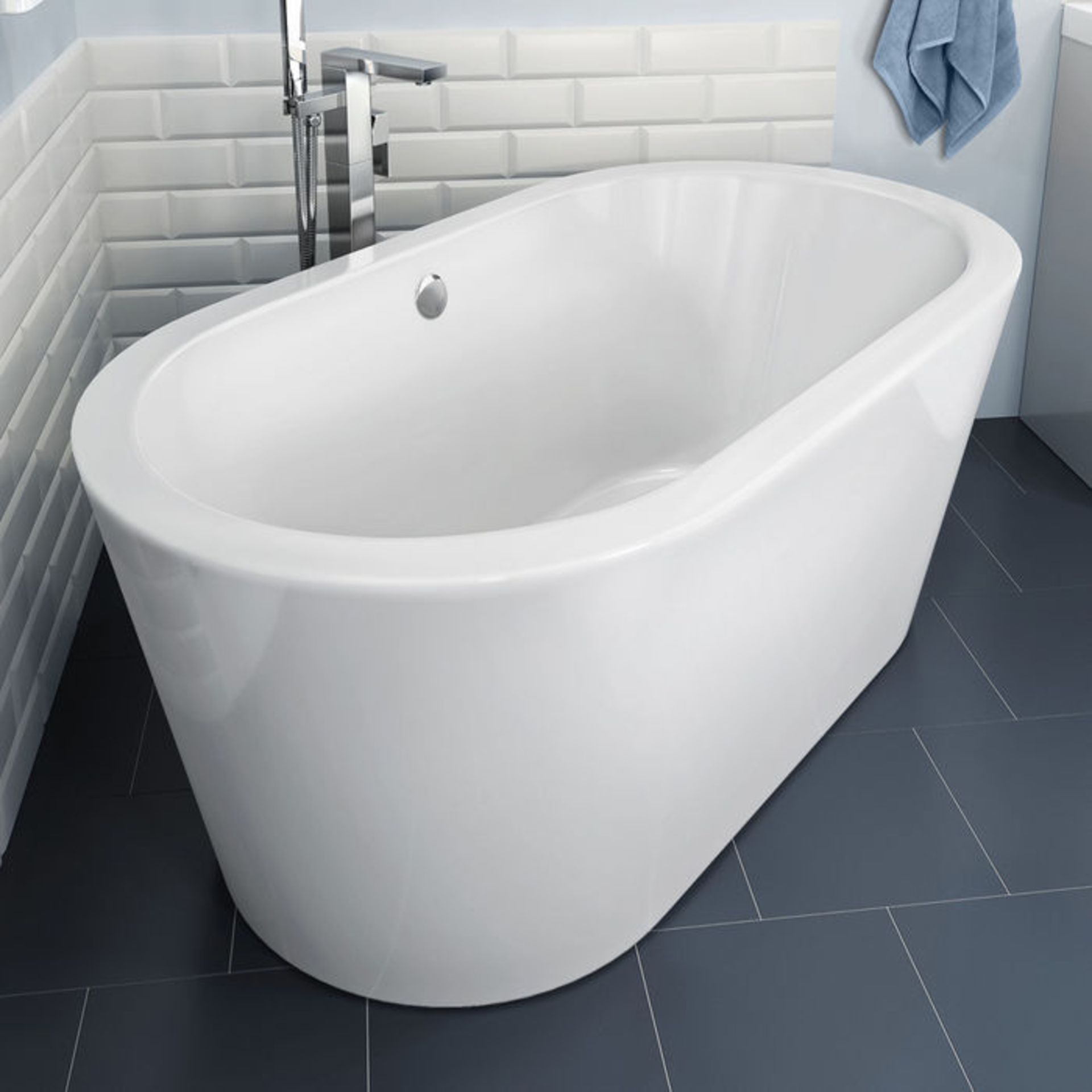 (W174) 1500mmx800mm Isla Freestanding Bath. The beautiful Isla has a gloss finish and is