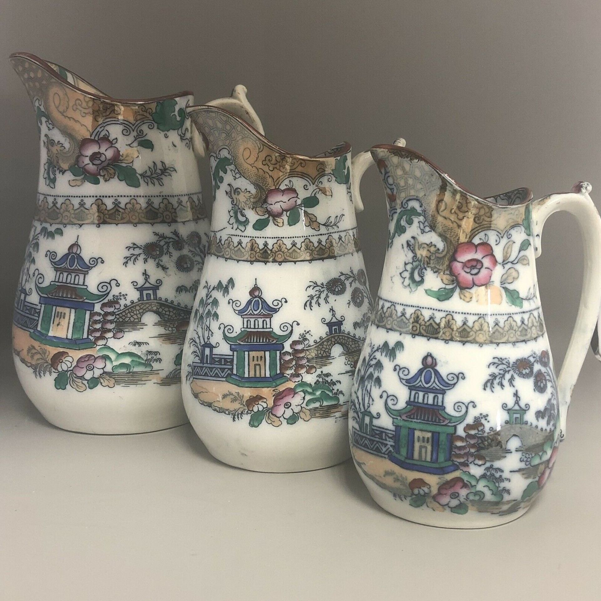 Antique 19th Century - Set of three Graduated Chinoiserie Pottery Dresser Jugs - Image 2 of 10