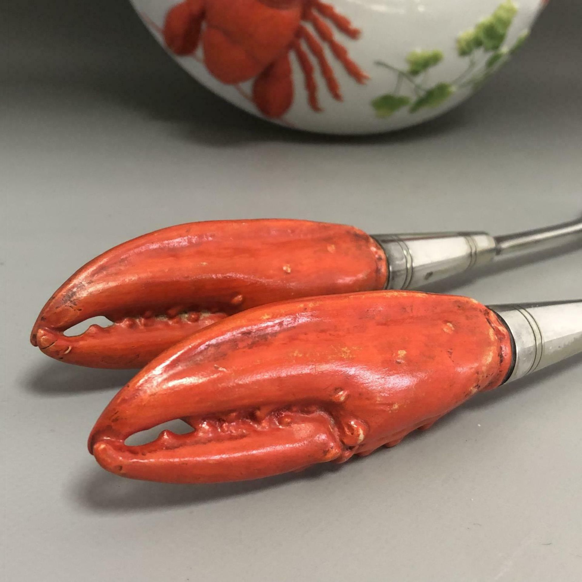 An Art Nouveau / Jugendstil WMF EPNS Rimmed Lobster Bowl with Claw Servers - Image 8 of 8