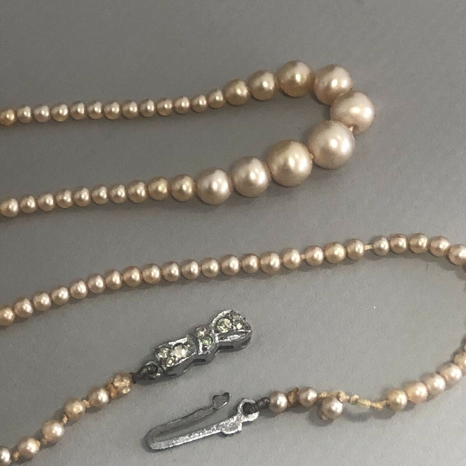 An antique delicate dainty faux pearl necklace graduated pearls - silver clasp - Image 2 of 6