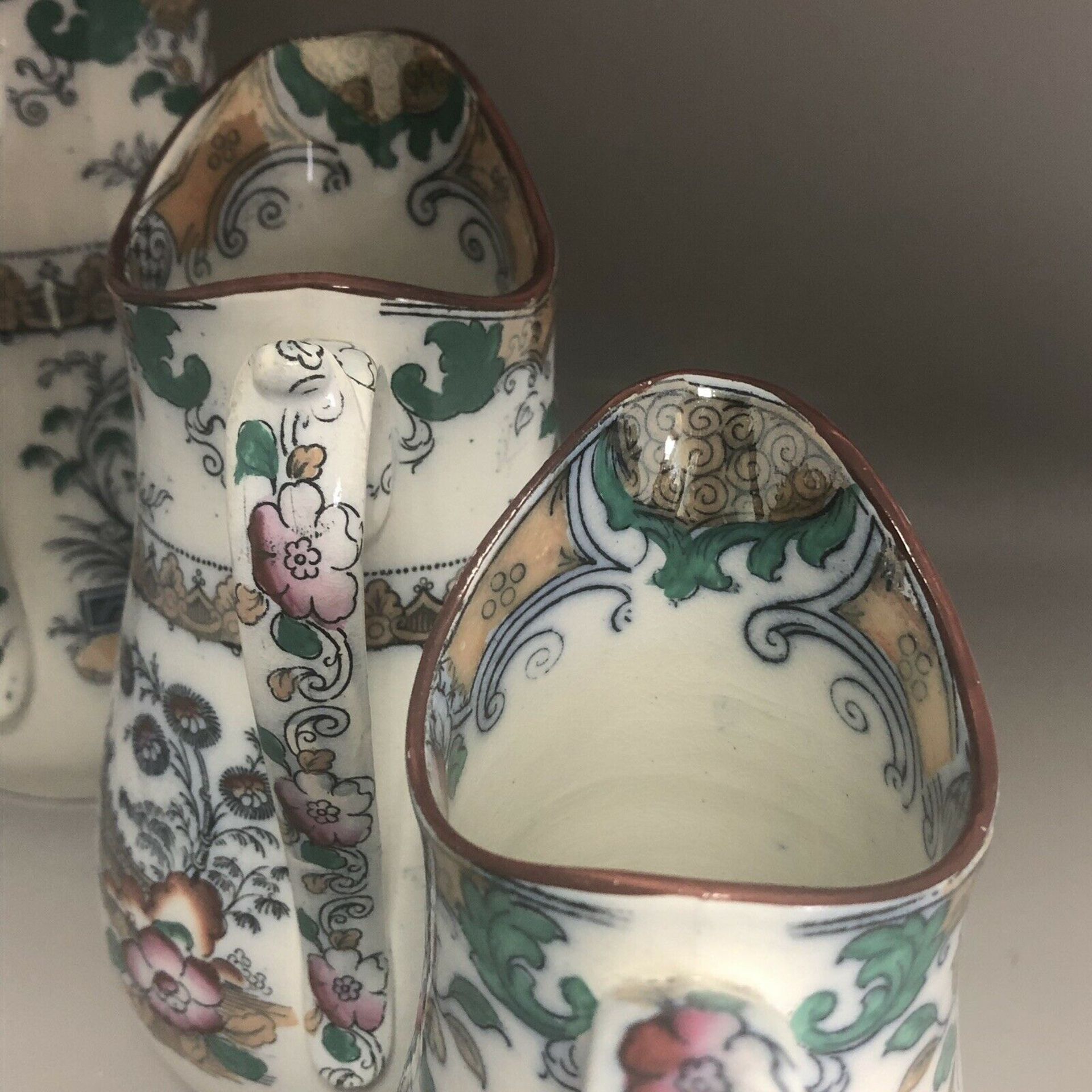 Antique 19th Century - Set of three Graduated Chinoiserie Pottery Dresser Jugs - Image 6 of 10