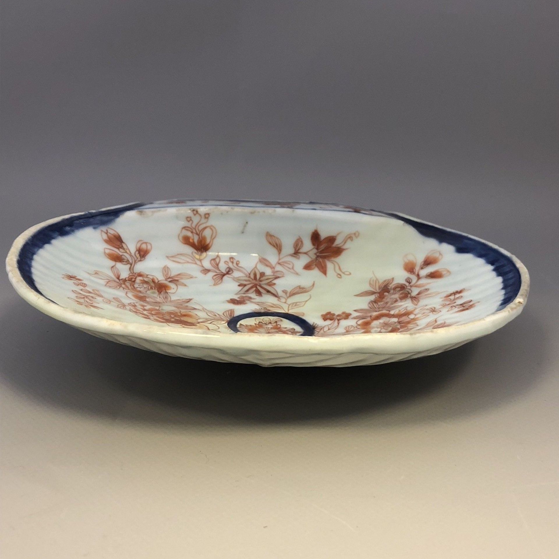 Antique Chinese imari ribbed shell scallop shape dish, early Qianlong (1736-95) - Image 8 of 8