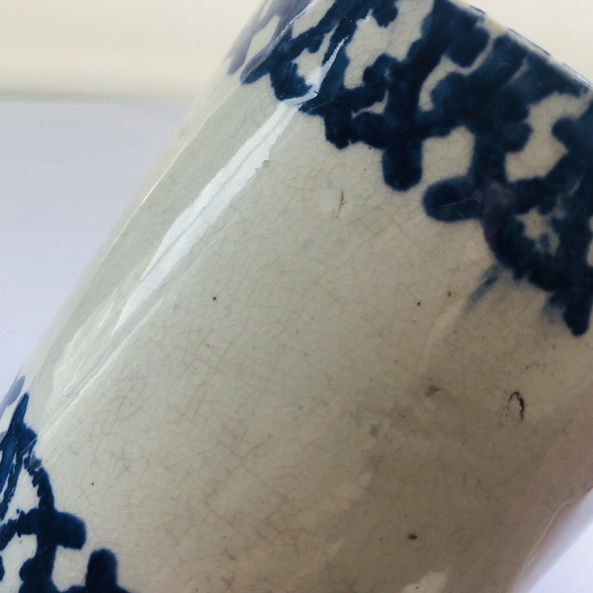 Antique creamware blue spongeware mug - 19th Century - Lovers Knot type Pattern - Image 8 of 8