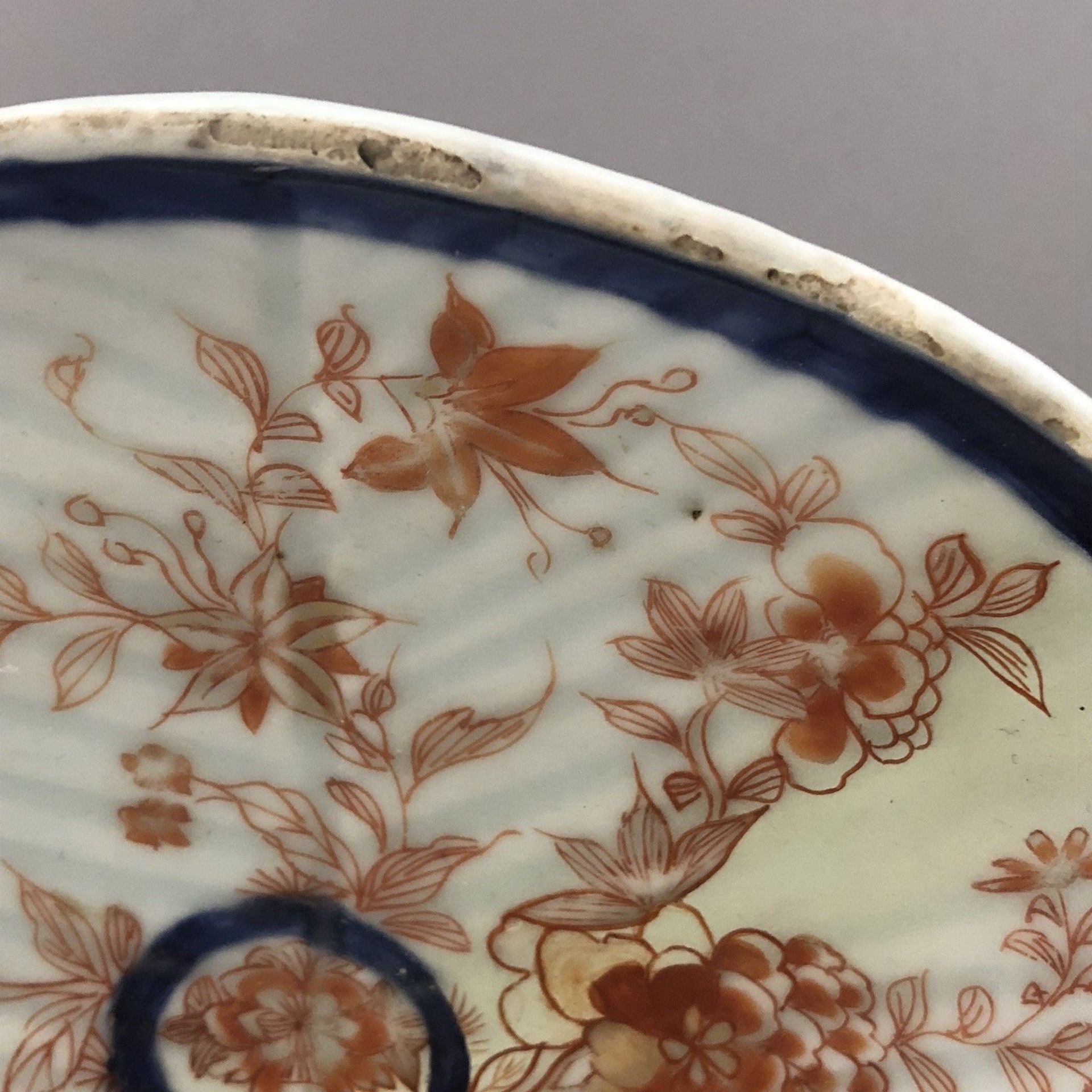 Antique Chinese imari ribbed shell scallop shape dish, early Qianlong (1736-95) - Image 7 of 8