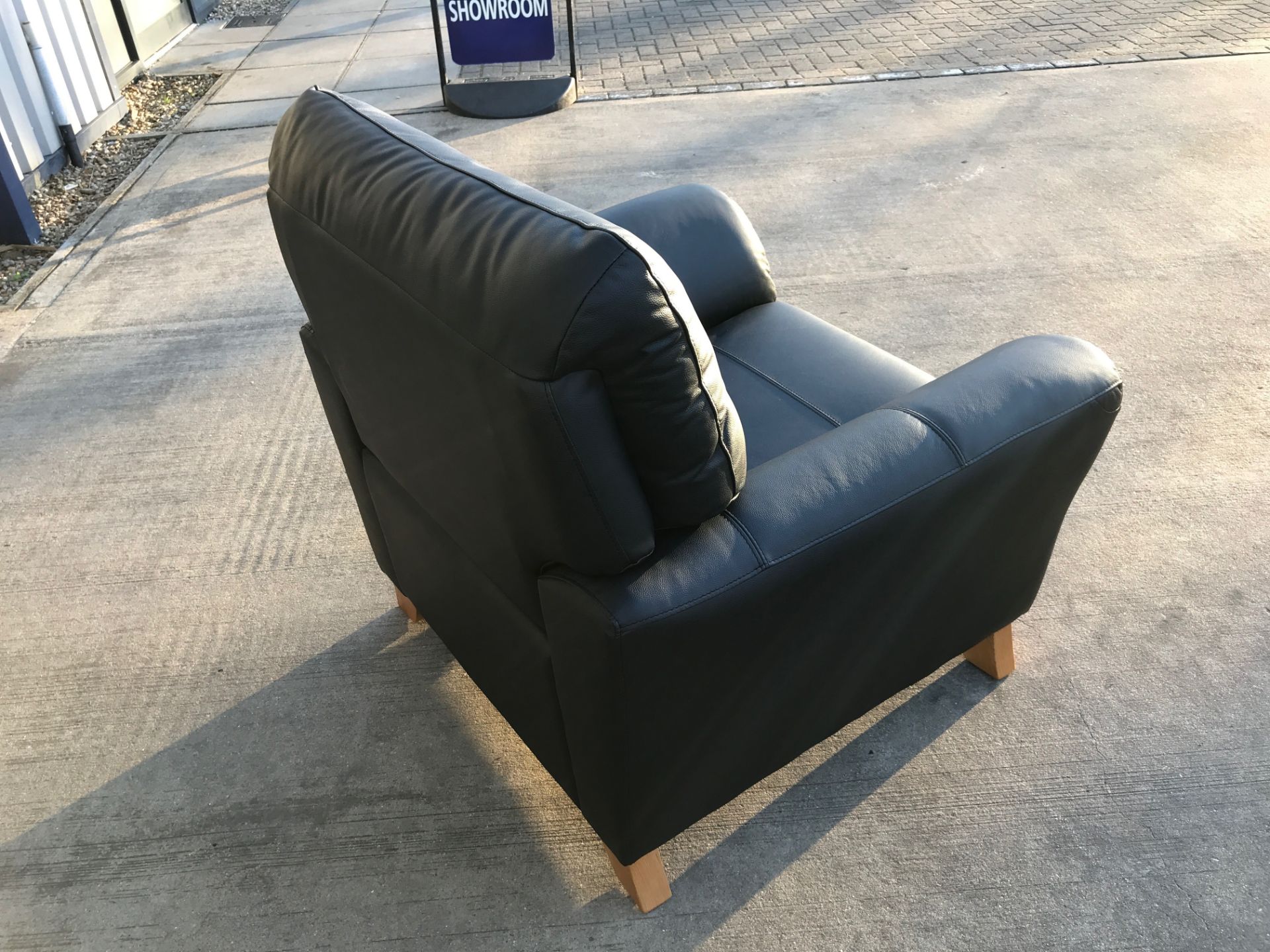 Cottesmore BLACK Single Seat Real Leather Chair - No Reserve - Image 4 of 6