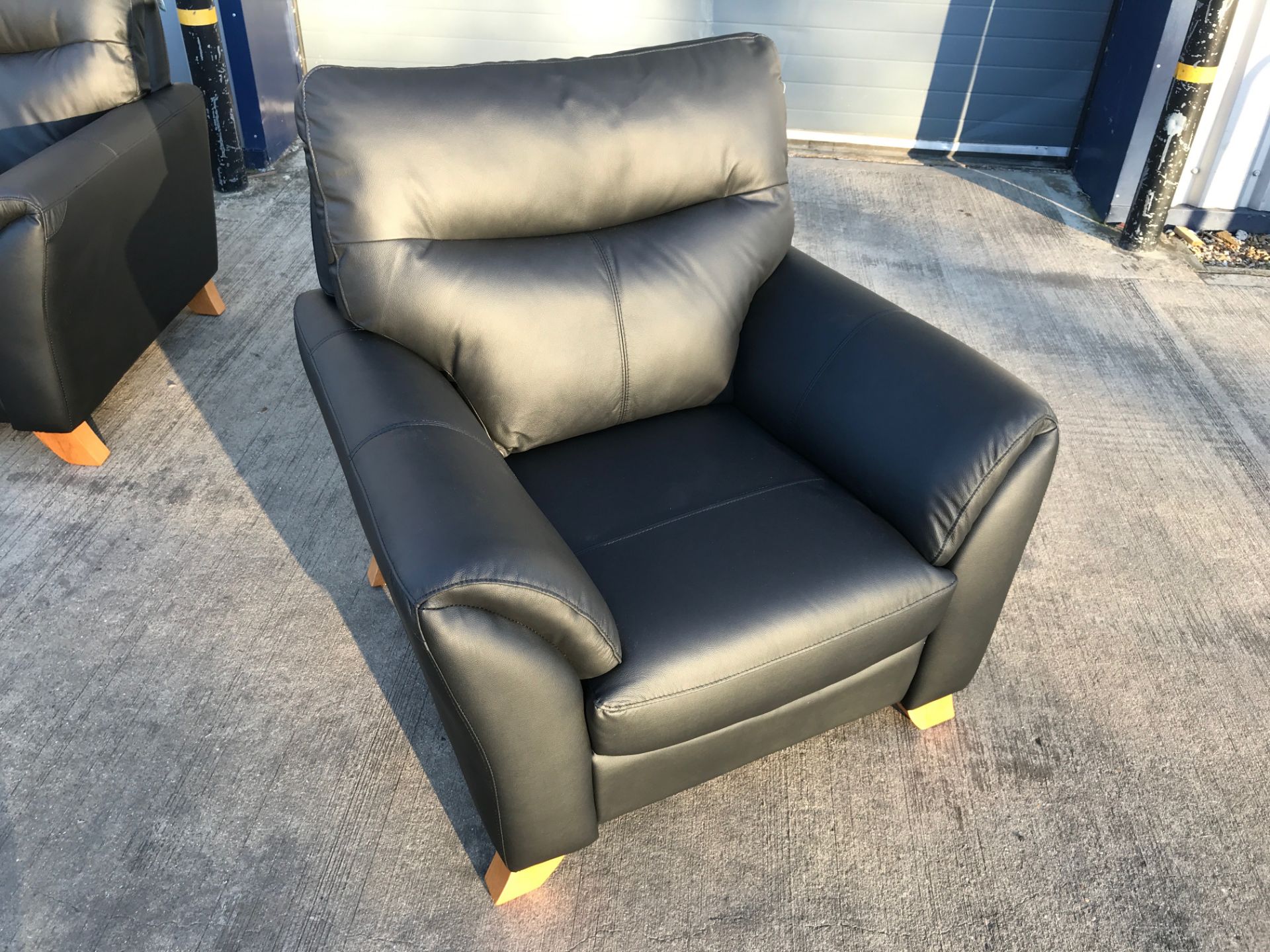 Cottesmore BLACK Single Seat Real Leather Chair - No Reserve - Image 3 of 6