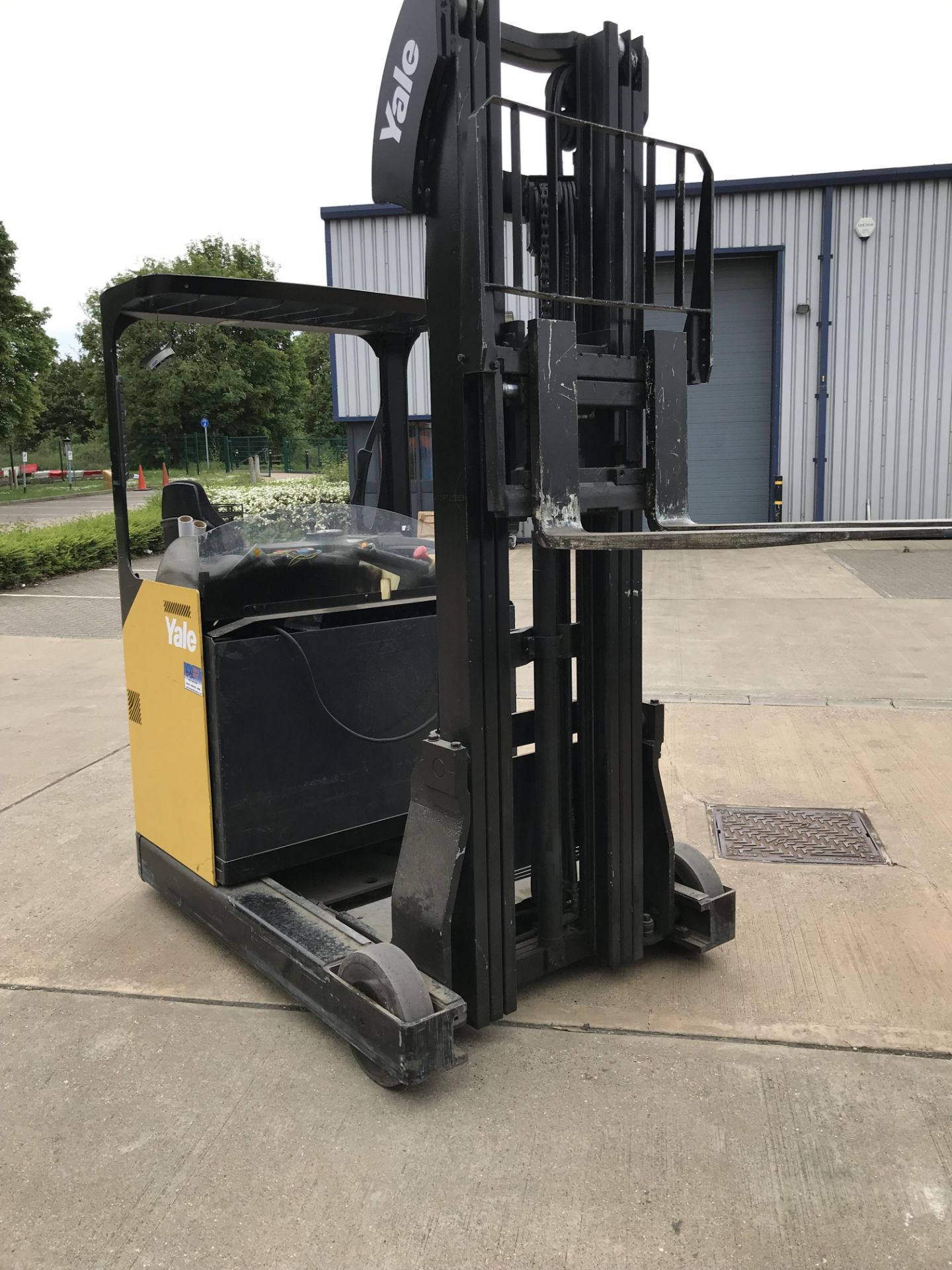 Yale MR16H 1600kg Electric Reach Forklift Truck - New Batteries Only 2000 Hours