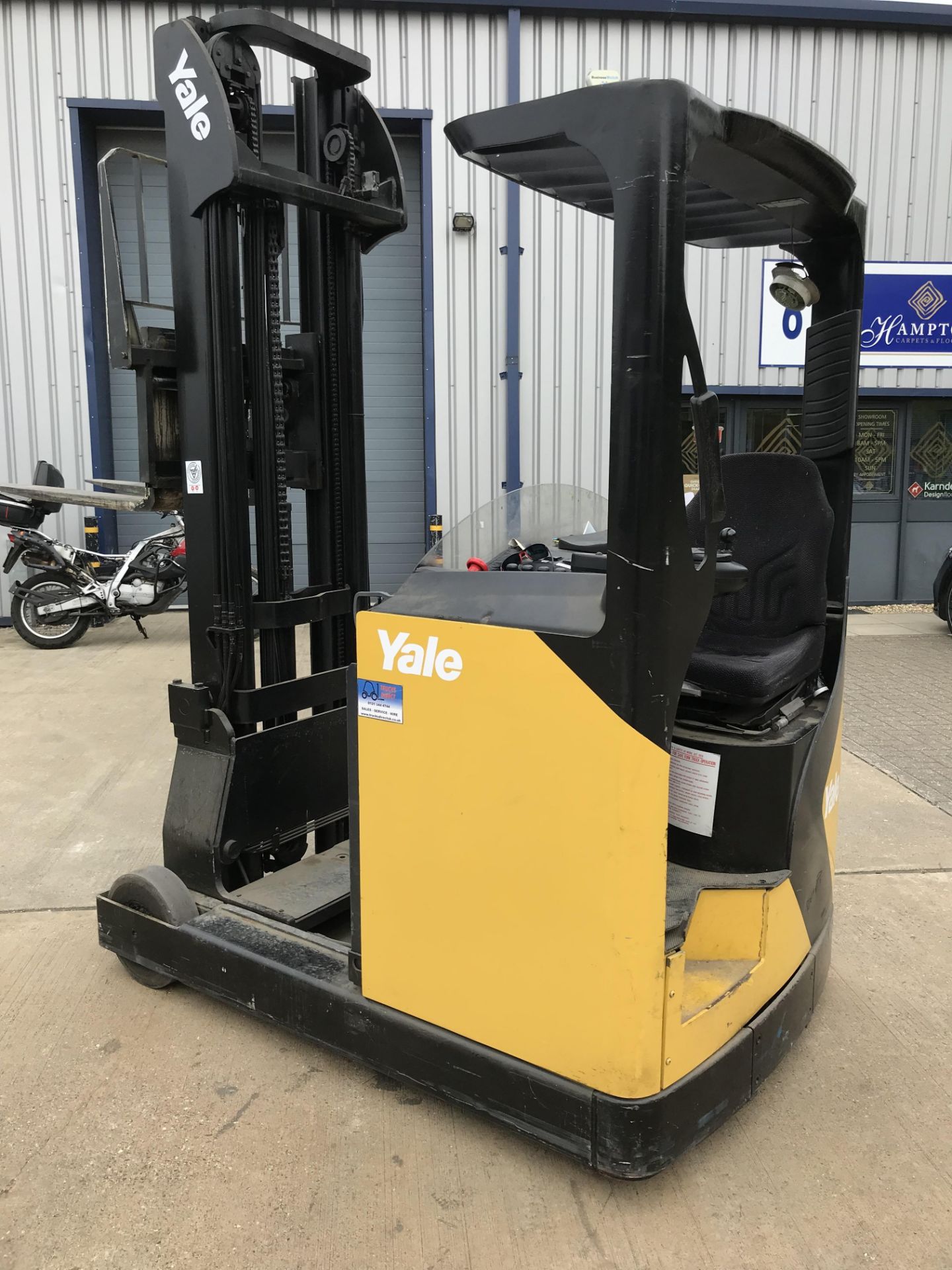 Yale MR16H 1600kg Electric Reach Forklift Truck - New Batteries Only 2000 Hours - Image 3 of 10