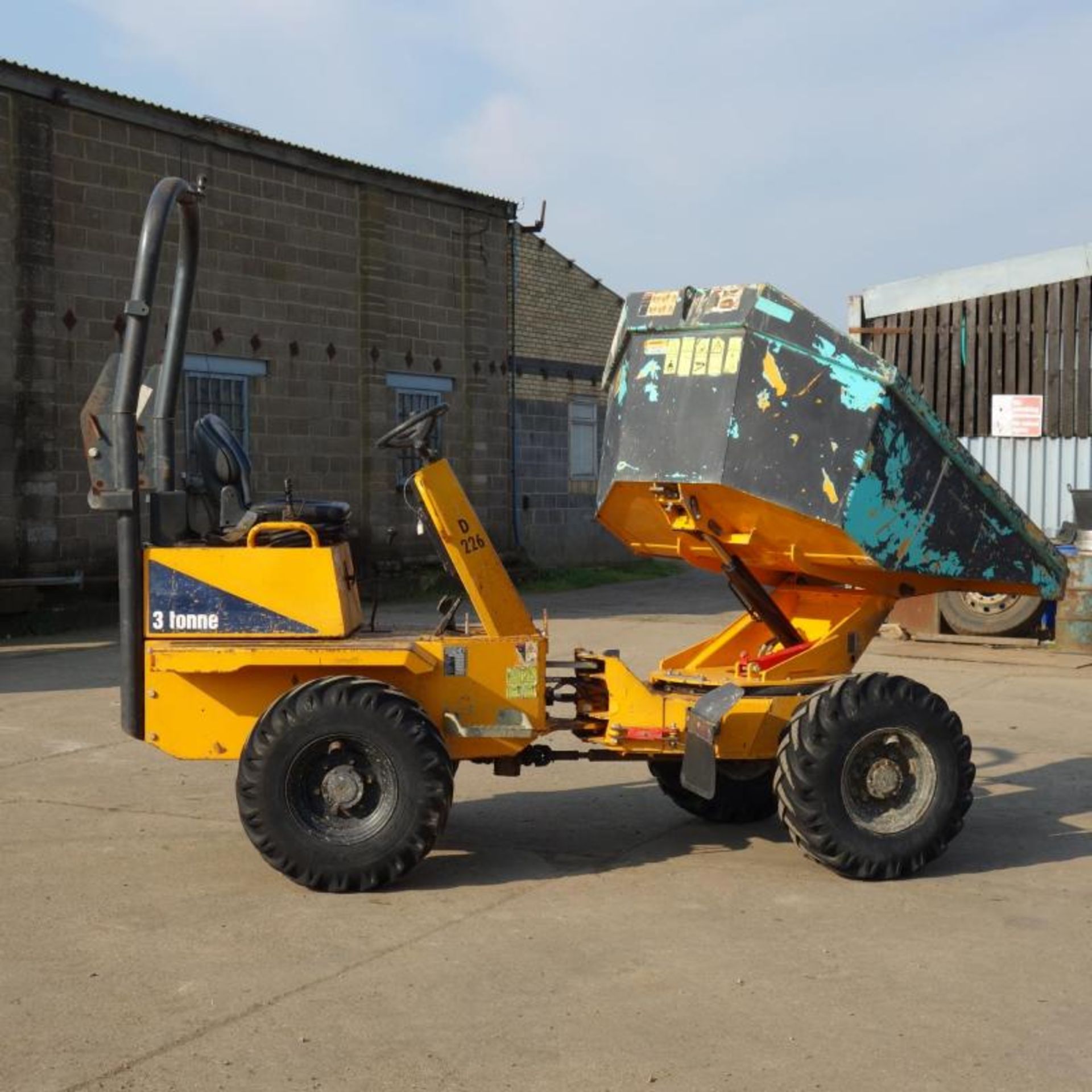 2011 Thwaites 3 Ton Swivel Dumper - Image 4 of 9