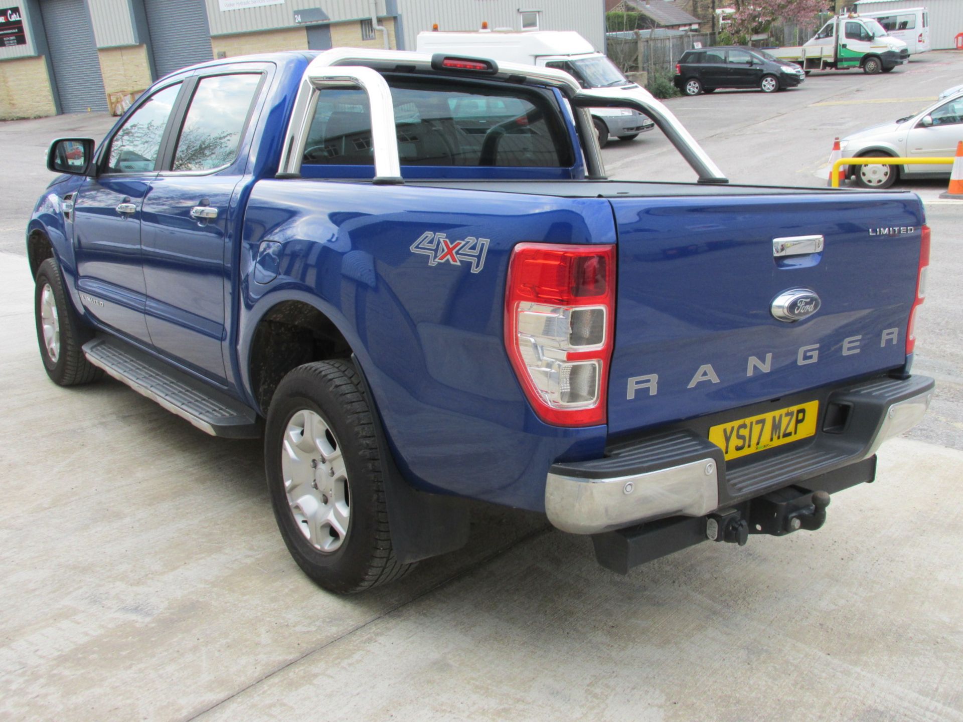 2017 FORD RANGER DIESEL Pick Up Double Cab Limited 2 3.2 TDCi 200 Auto (47774 miles) - Image 5 of 17