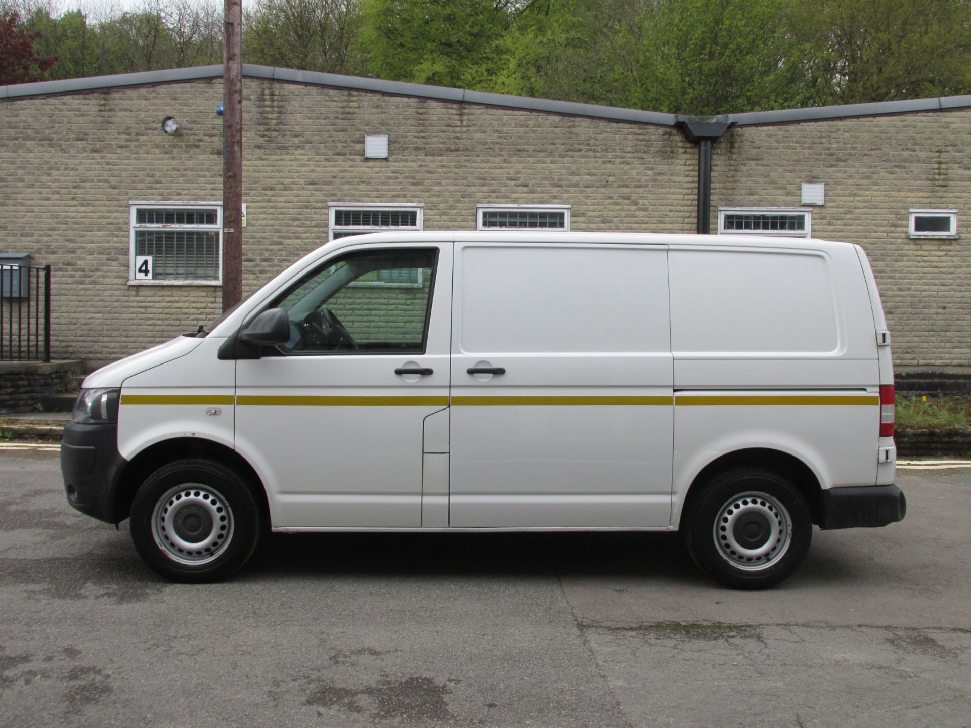 2014 VOLKSWAGEN TRANSPORTER T30 SWB DIESEL 2.0 TDI BlueMotion Tech 114PS Startline Van - Image 4 of 17