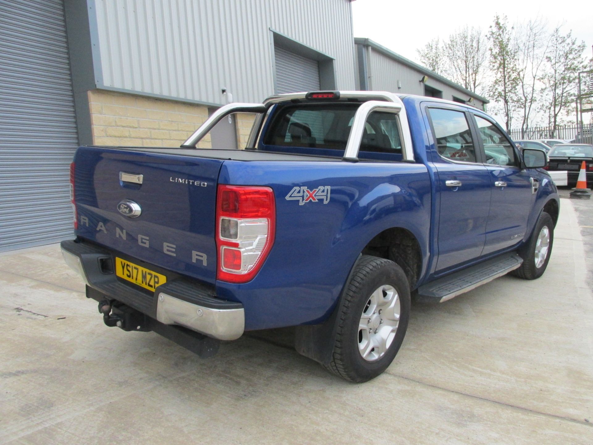 2017 FORD RANGER DIESEL Pick Up Double Cab Limited 2 3.2 TDCi 200 Auto (47774 miles) - Image 3 of 17