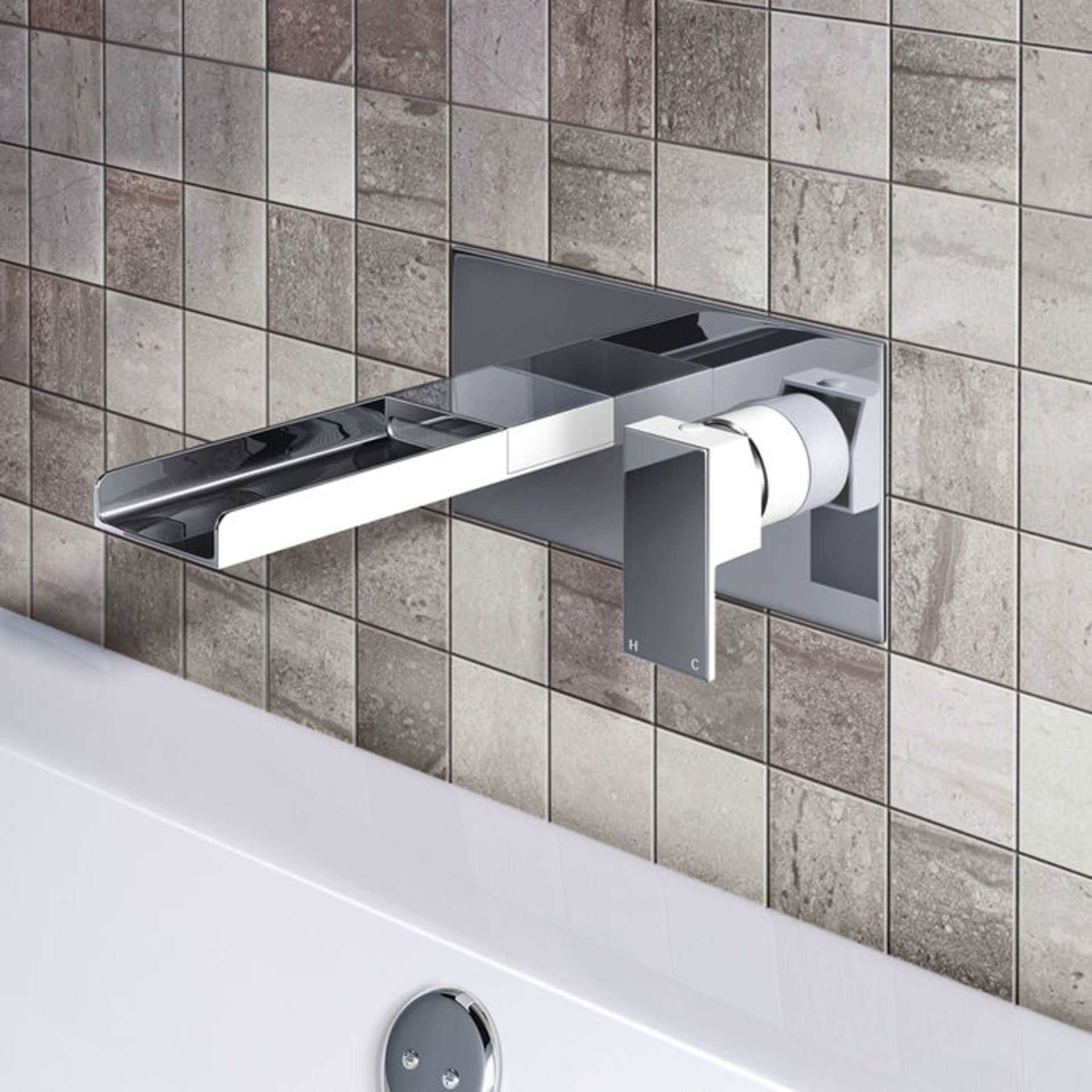 (SM14) Niagra II White Wall Mounted Bath Filler. RRP £249.99. Crafted from chrome plated, solid