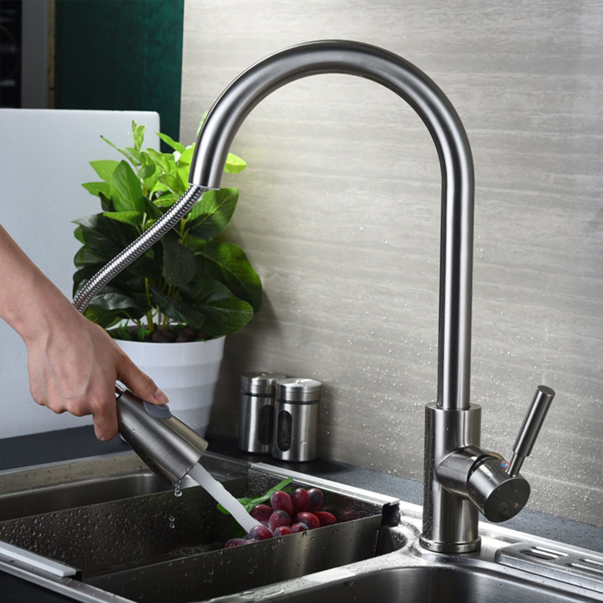 (SM19) Della Modern Monobloc Chrome Brass Pull Out Spray Mixer Tap. RRP £299.99. This tap is from