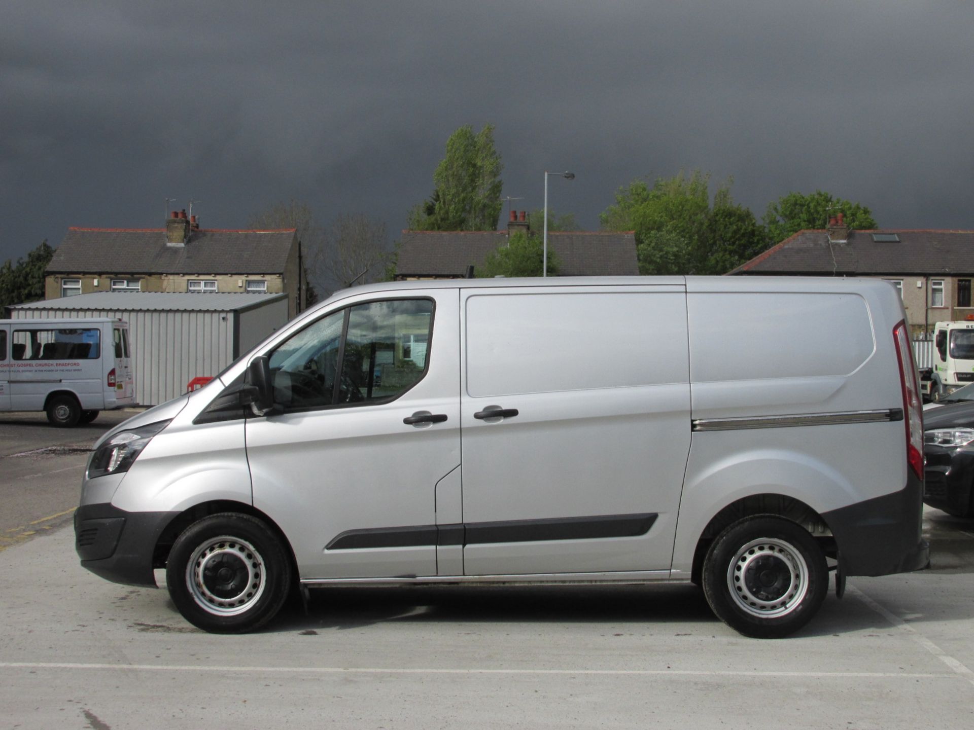 2015 Ford Transit Custom 330 L1 Diesel FWD 2.2 TDCI 125PS Low Roof Van - Image 2 of 15