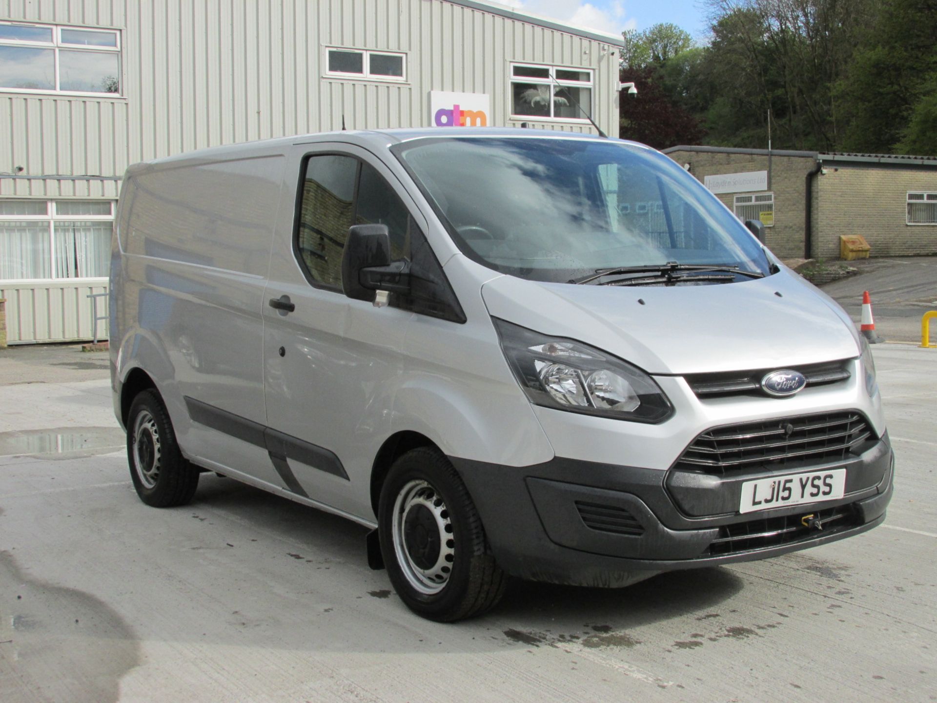 2015 Ford Transit Custom 330 L1 Diesel FWD 2.2 TDCI 125PS Low Roof Van - Image 4 of 15