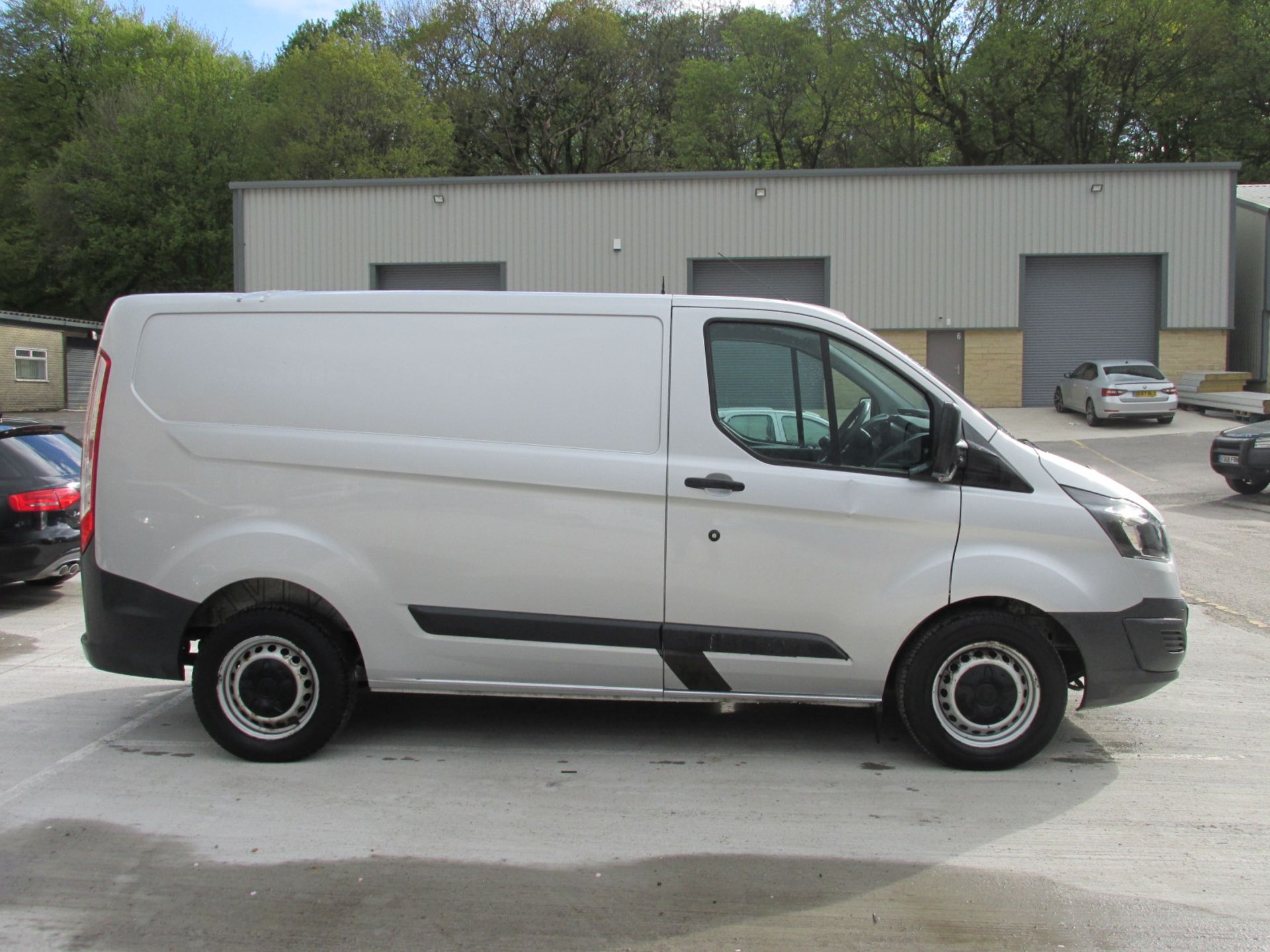 2015 Ford Transit Custom 330 L1 Diesel FWD 2.2 TDCI 125PS Low Roof Van - Image 5 of 15