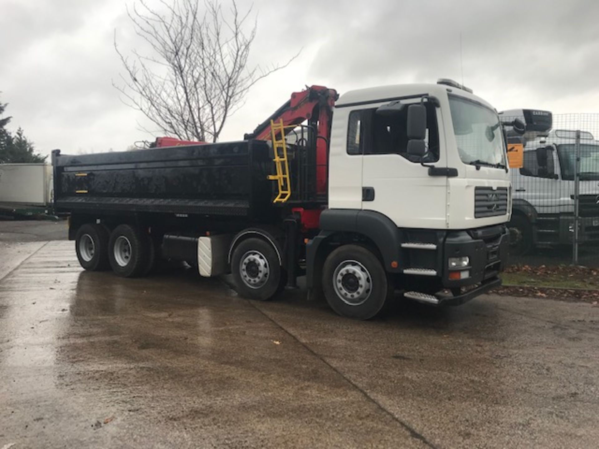 MAN TGA 32.360 Tipper Grab - Image 2 of 29