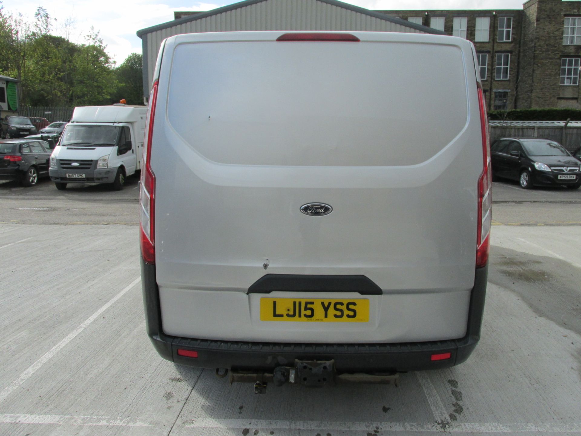 2015 Ford Transit Custom 330 L1 Diesel FWD 2.2 TDCI 125PS Low Roof Van - Image 7 of 15